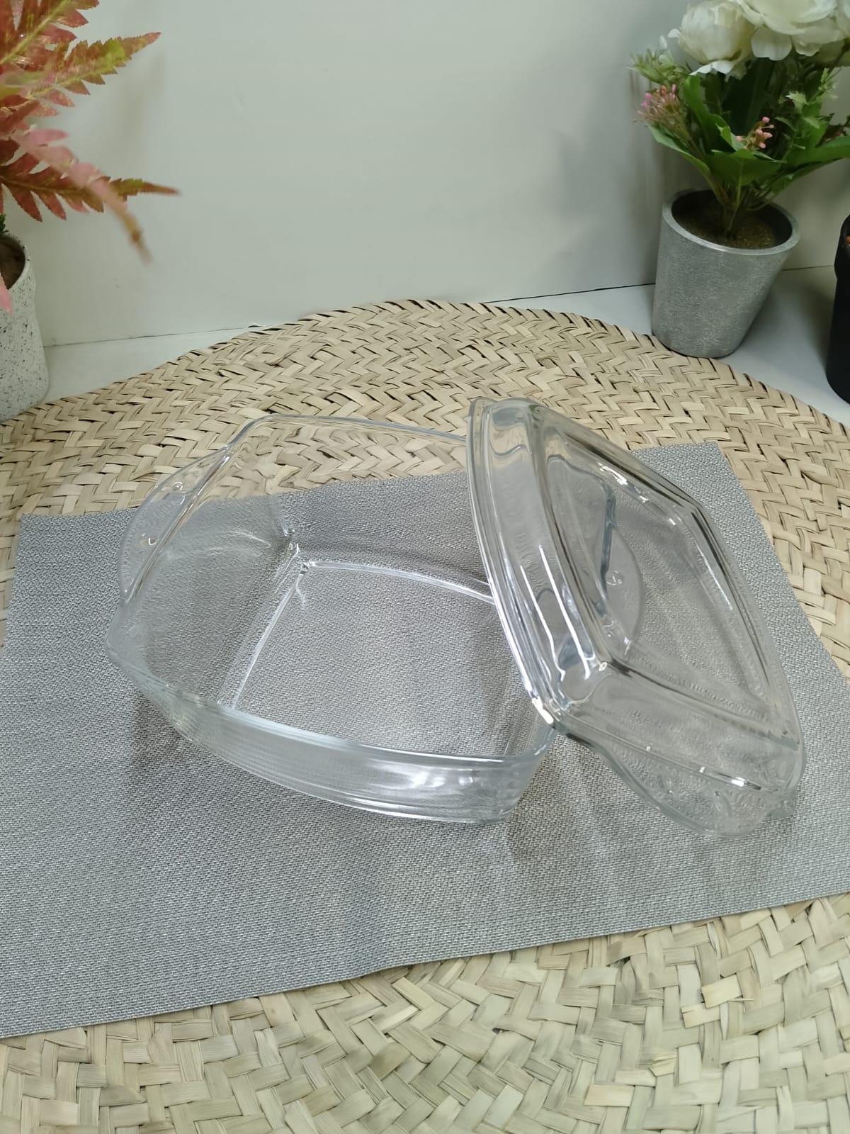 2.5L Large Glass Serving Casserole Pot – Perfect for Salads, meals & Soups