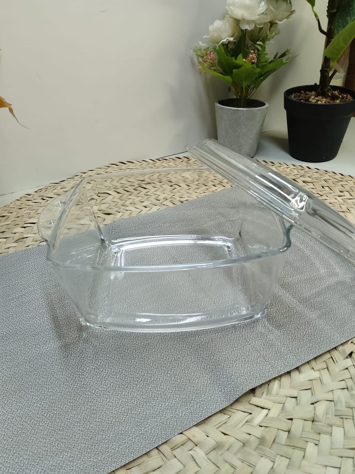 2.5L Large Glass Serving Casserole Pot – Perfect for Salads, meals & Soups