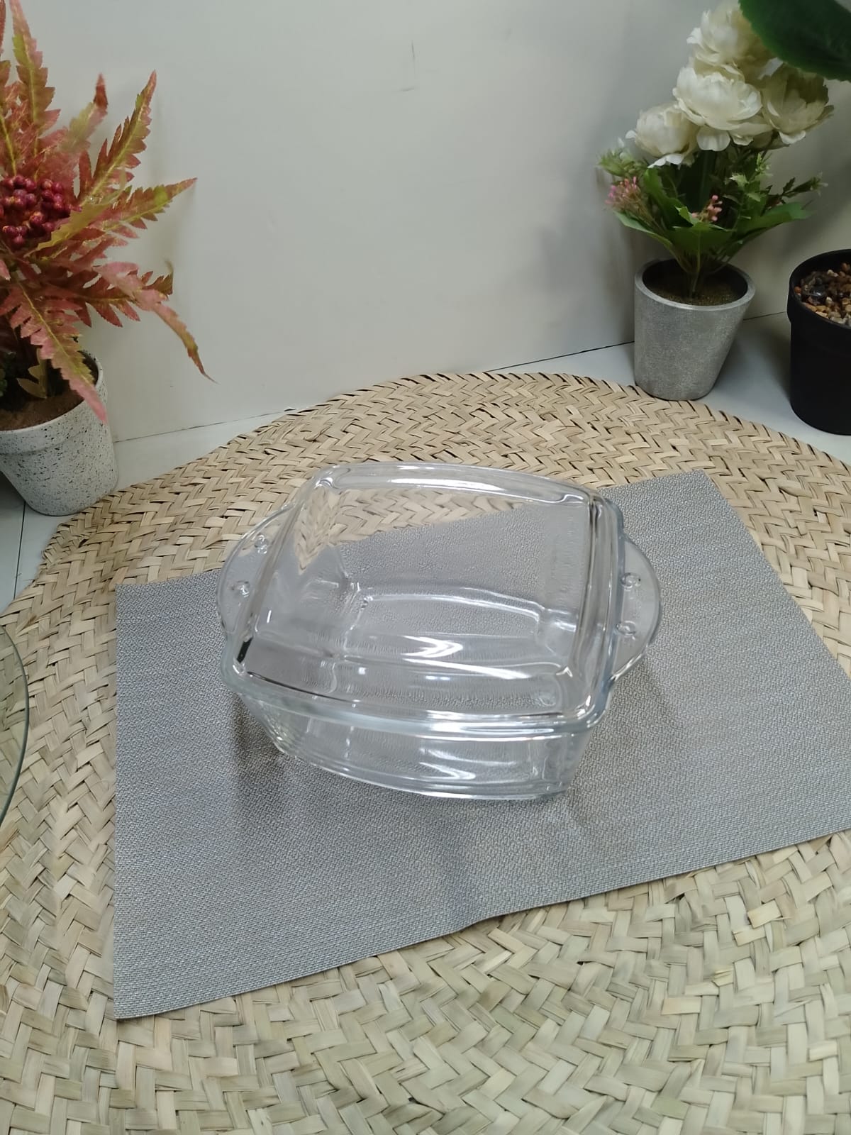 2.5L Large Glass Serving Casserole Pot – Perfect for Salads, meals & Soups