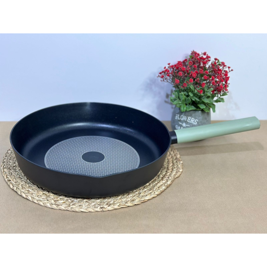 PremiumHigh Quality Large 32cm Frying Pan - Diqqawi Plates