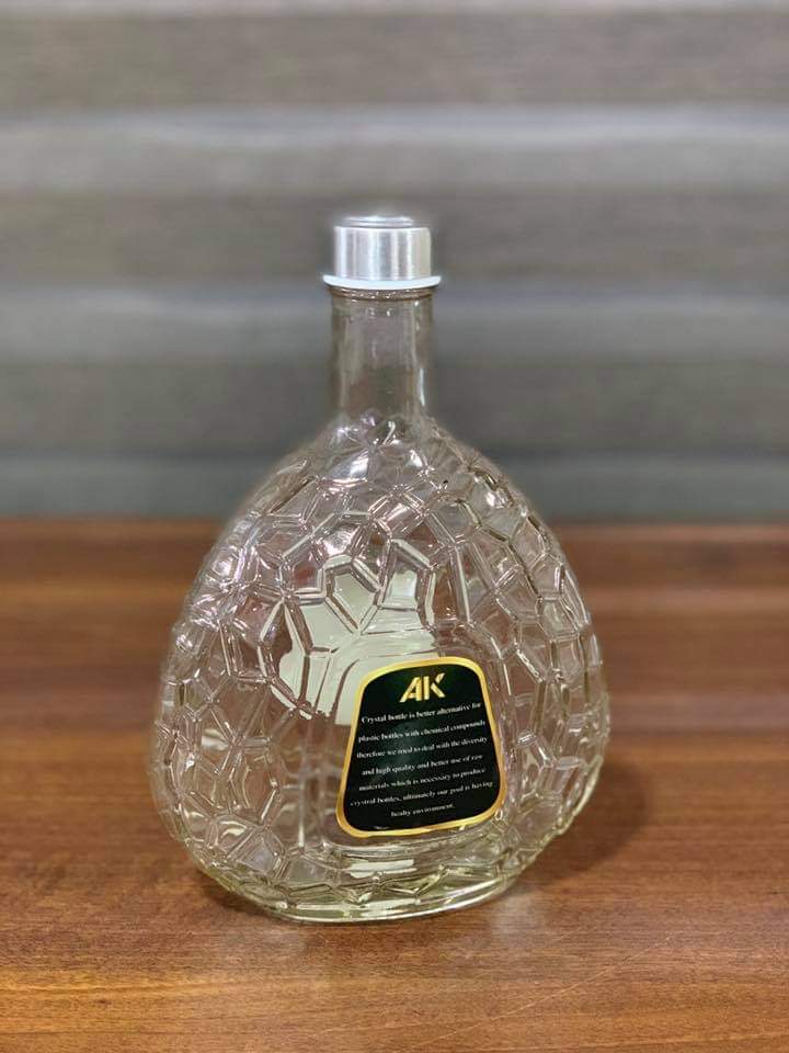 Crystal Bottle Glass 1 L - Diqqawi Plates
