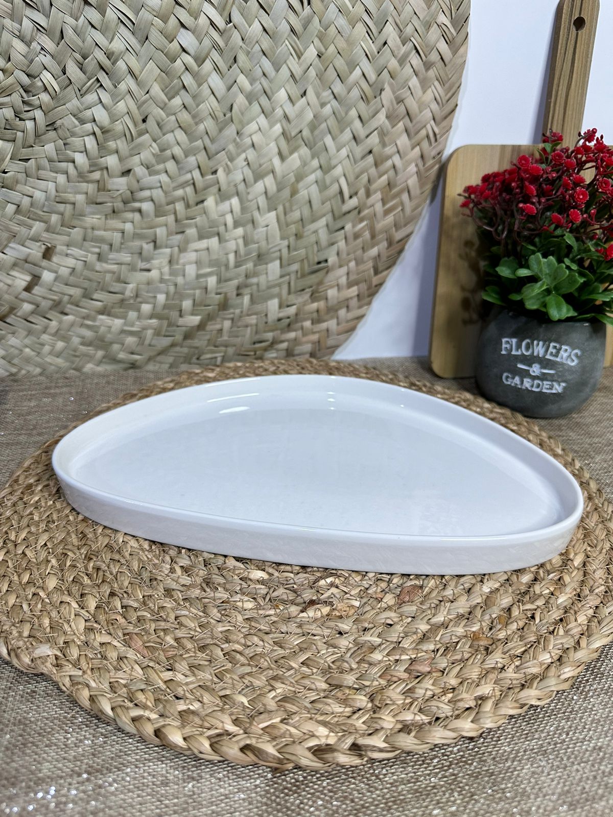 Luxury Large Porcelain triangular dish plate - Diqqawi Plates