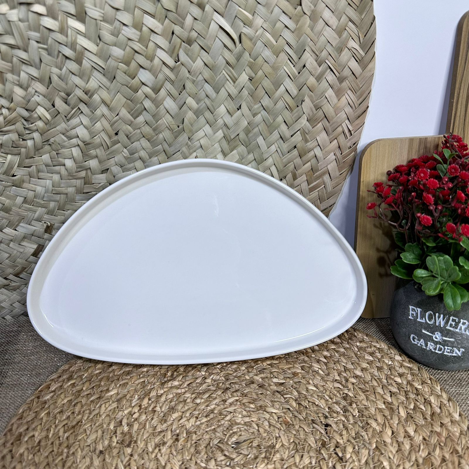 Luxury Large Porcelain triangular dish plate - Diqqawi Plates