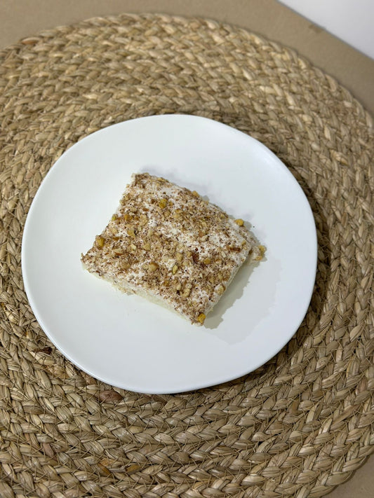 Luxury and stylish medium white Porcelain cake plate - Diqqawi Plates