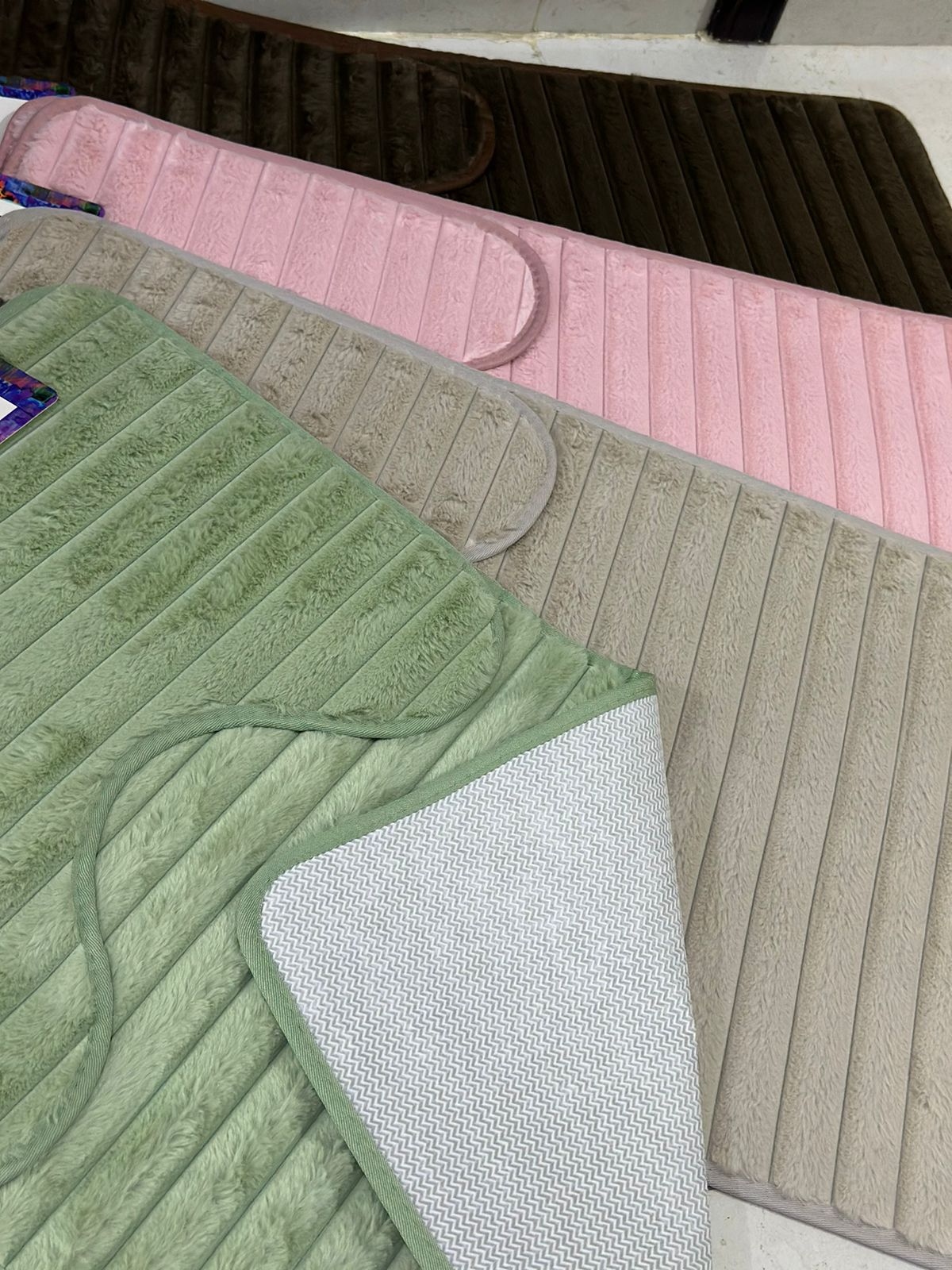 Non Slip soft Fur mat for Bathrom set of 2 - Diqqawi Plates