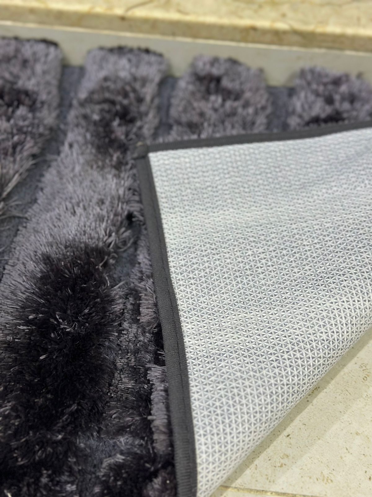 Small Stylish Fur Rug for the Bedroom - Diqqawi Plates