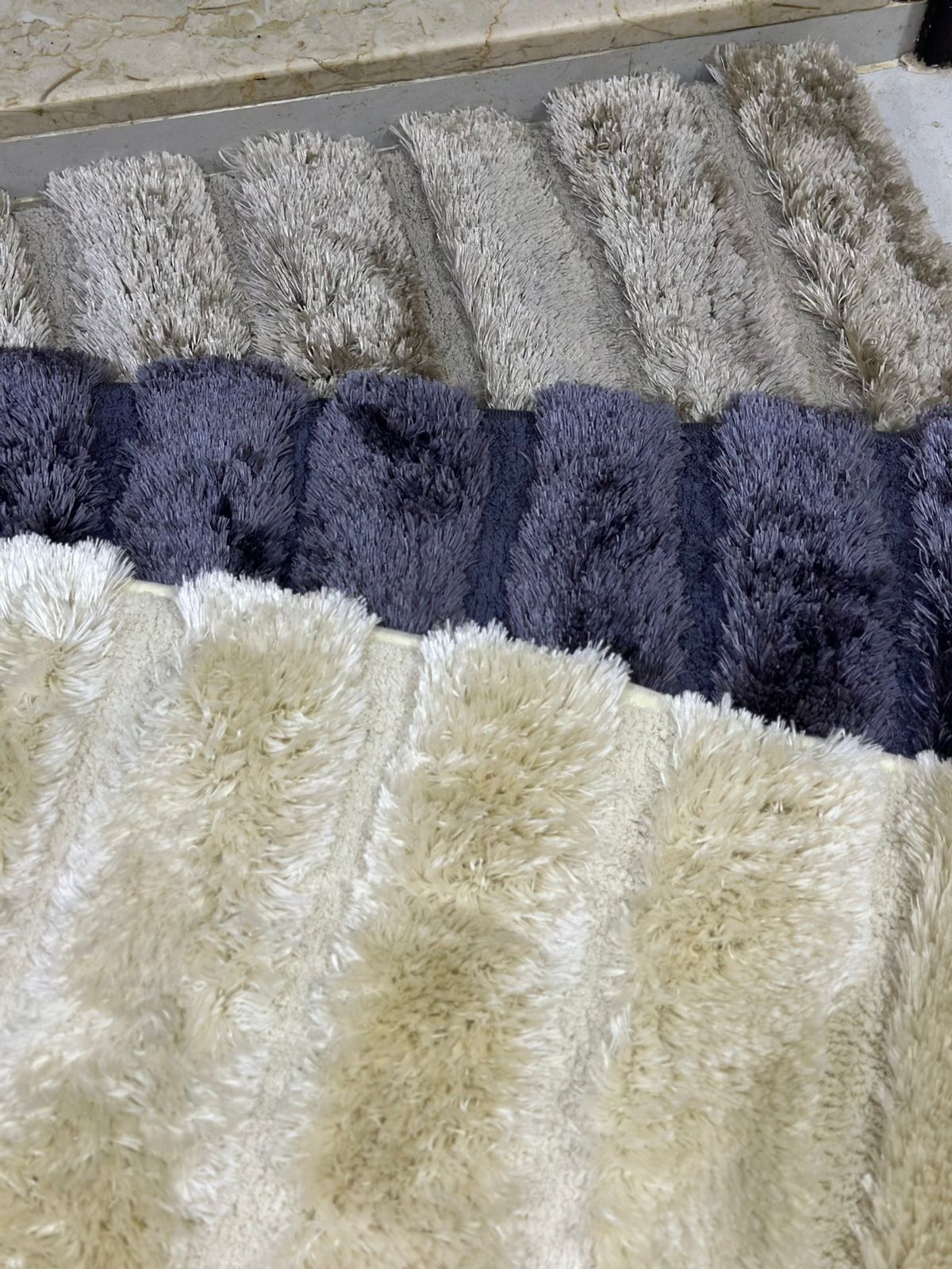 Small Stylish Fur Rug for the Bedroom - Diqqawi Plates