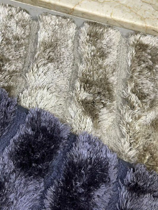 Small Stylish Fur Rug for the Bedroom - Diqqawi Plates