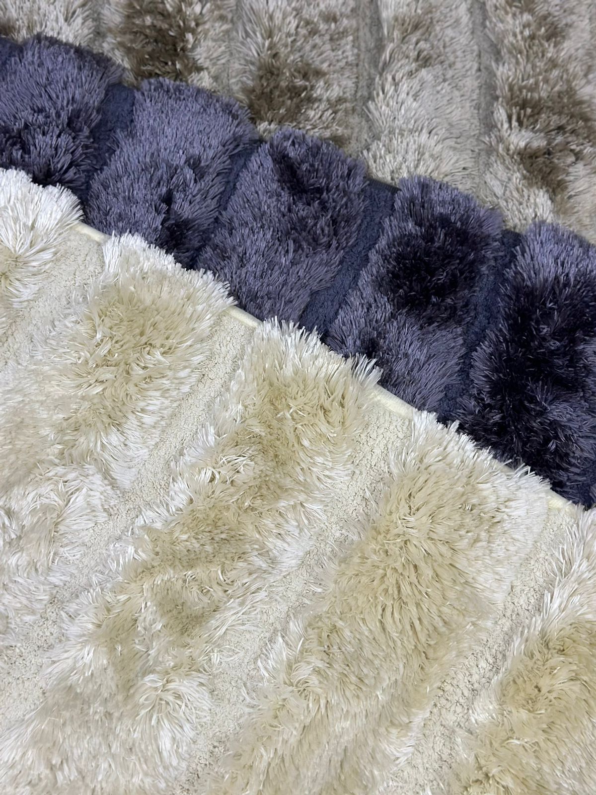 Small Stylish Fur Rug for the Bedroom - Diqqawi Plates