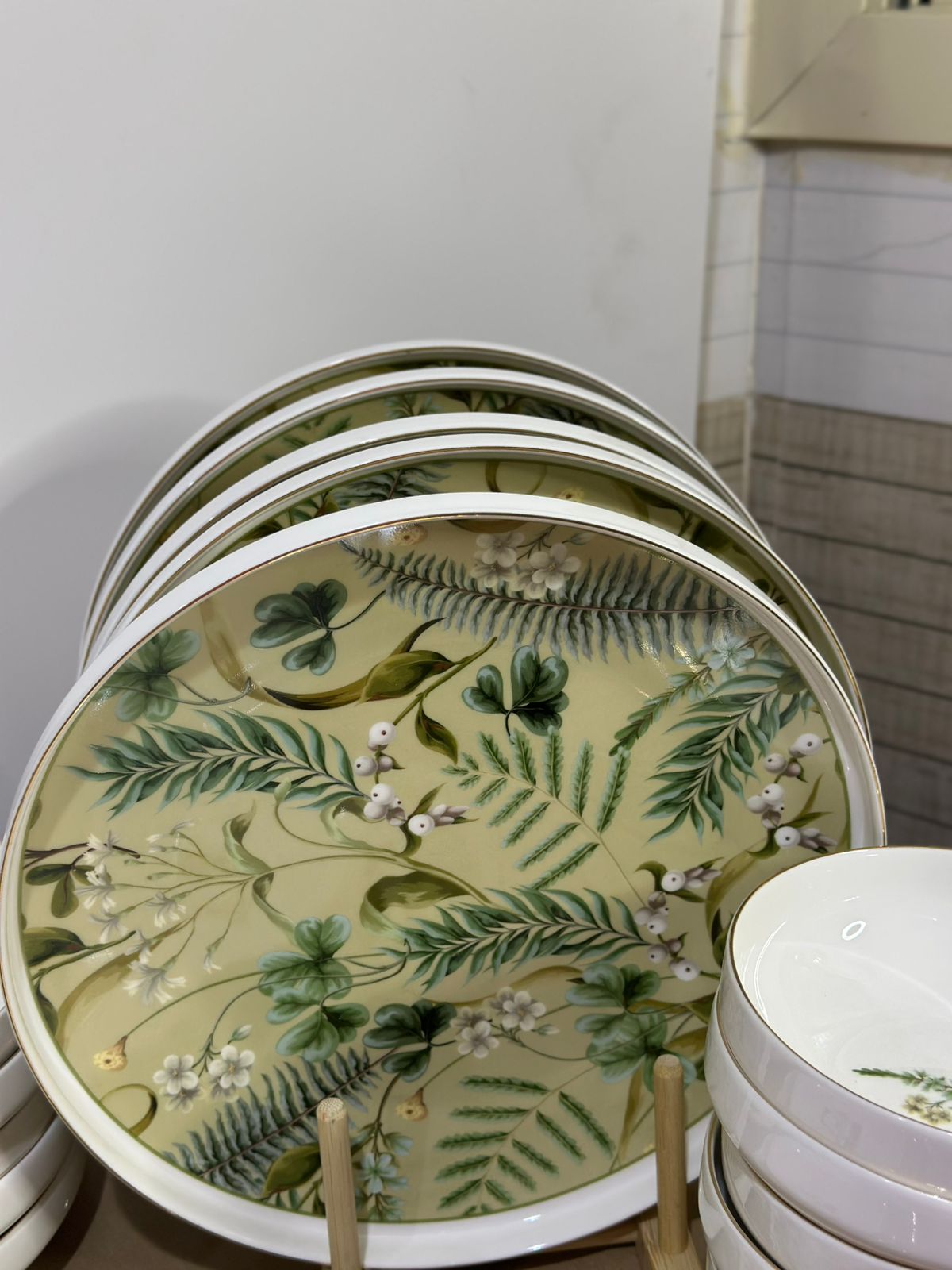 24pcs Dinner Set - Style 1 - Diqqawi Plates