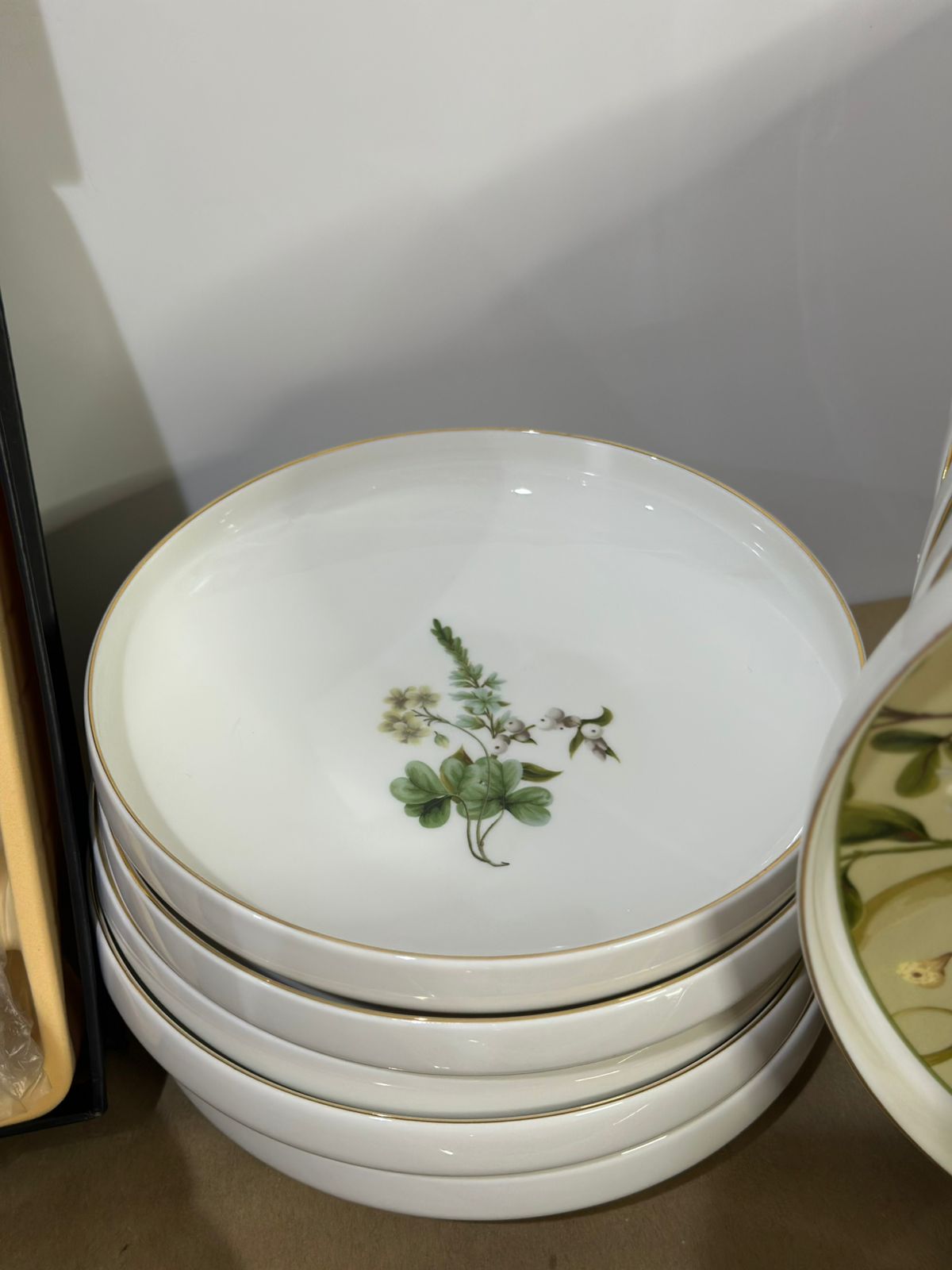 24pcs Dinner Set - Style 1 - Diqqawi Plates