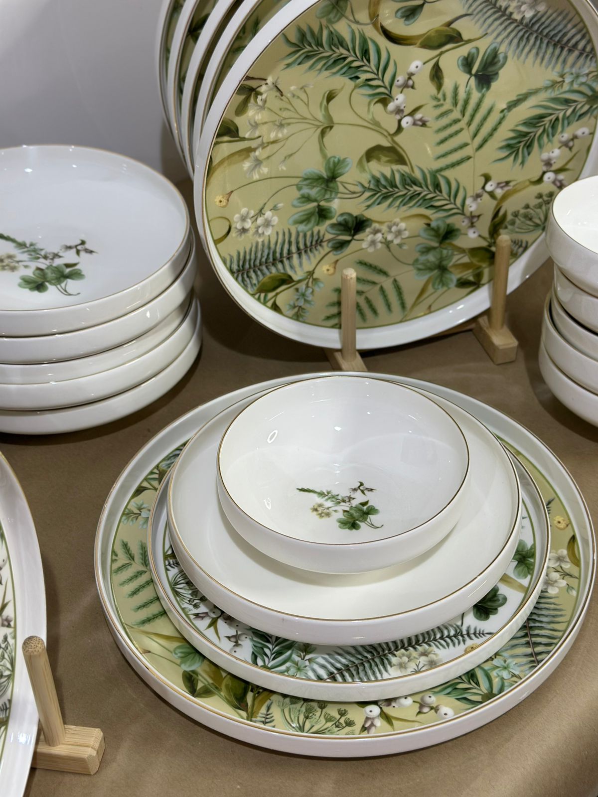 24pcs Dinner Set - Style 1 - Diqqawi Plates