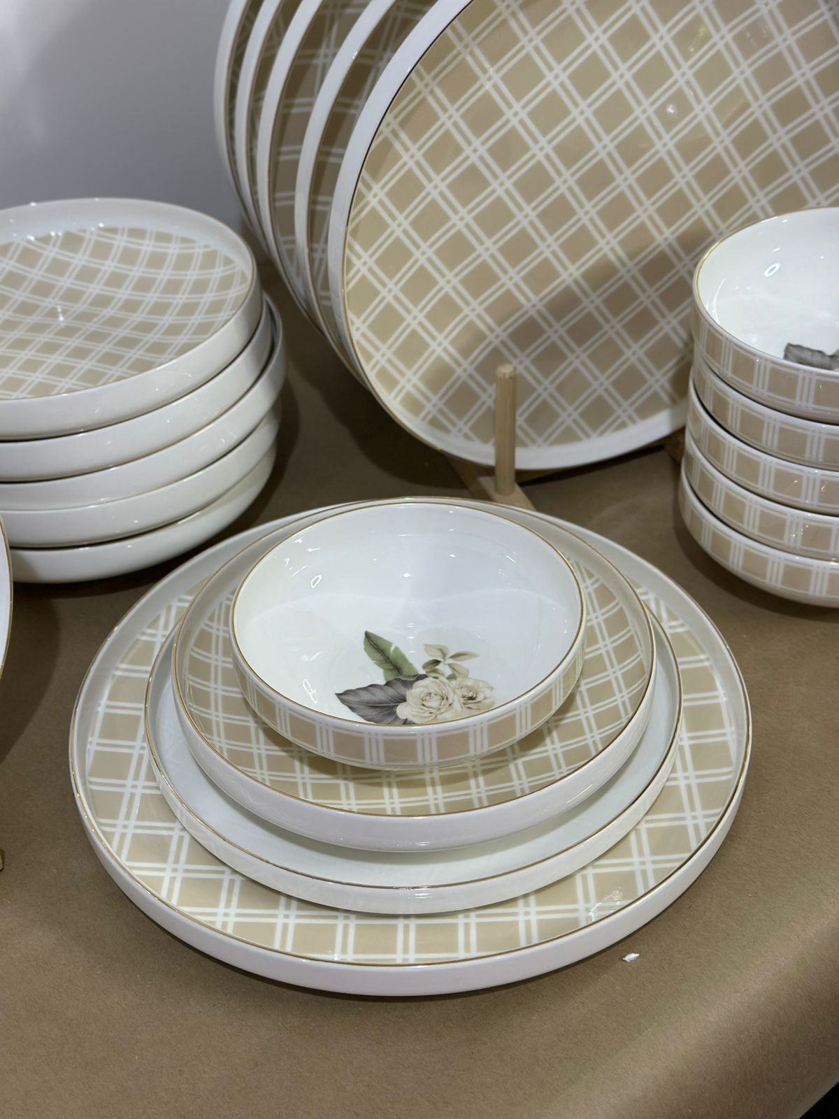 24pcs Dinner Set - Style 2 - Diqqawi Plates