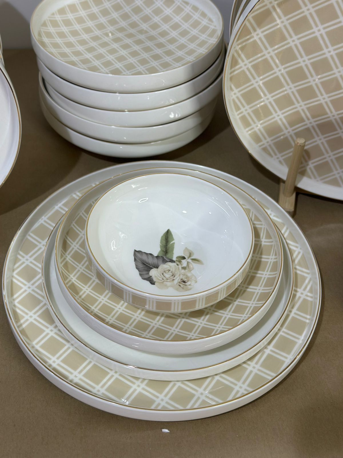 24pcs Dinner Set - Style 2 - Diqqawi Plates