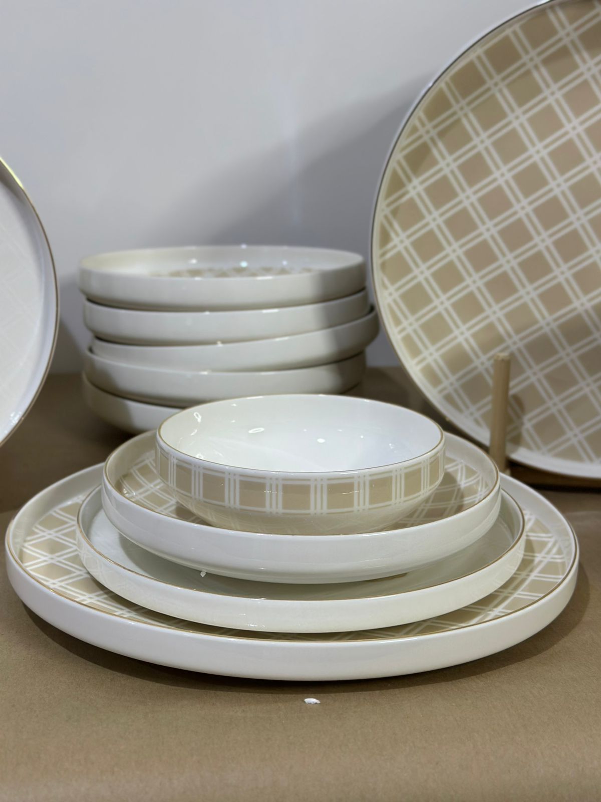24pcs Dinner Set - Style 2 - Diqqawi Plates