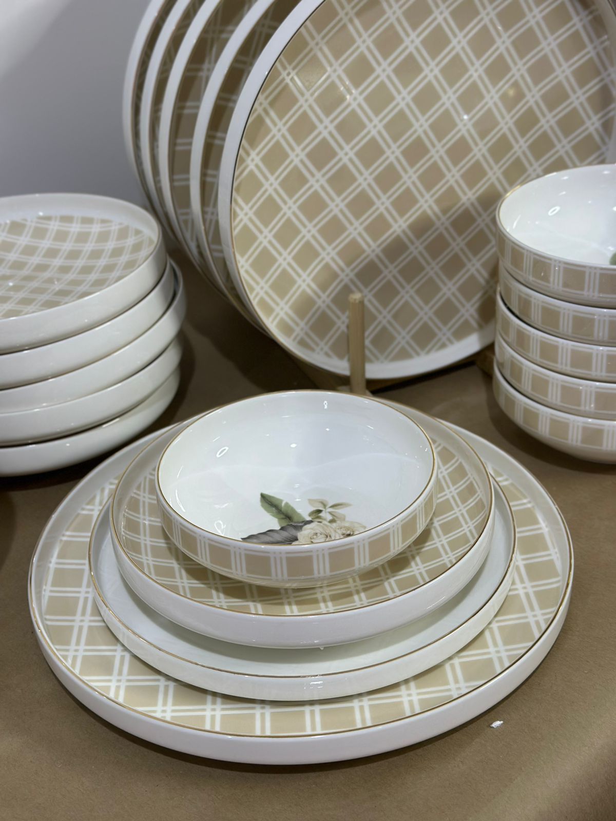 24pcs Dinner Set - Style 2 - Diqqawi Plates