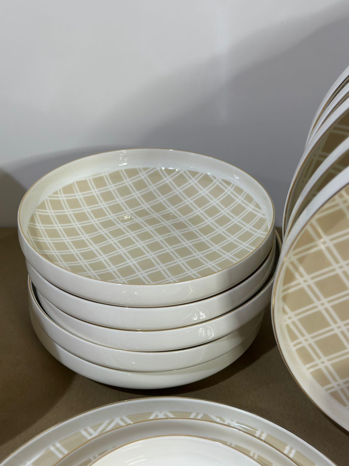 24pcs Dinner Set - Style 2 - Diqqawi Plates