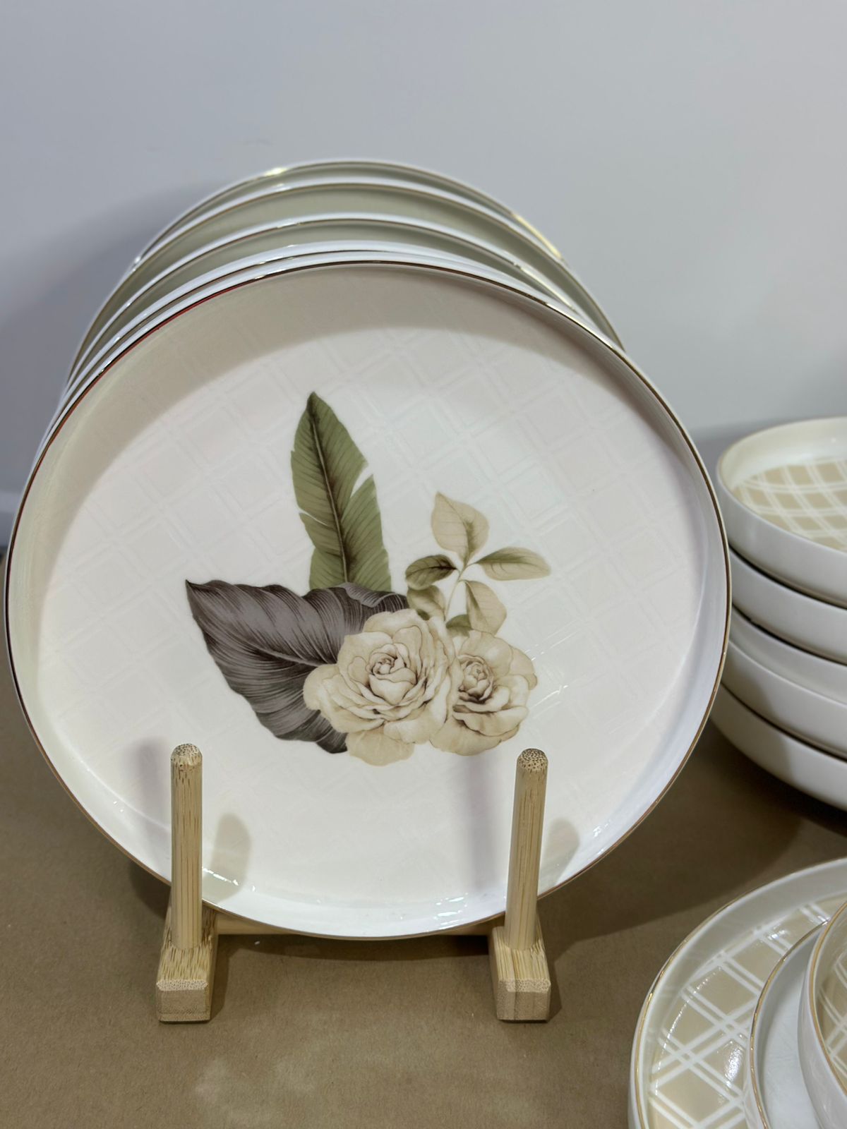 24pcs Dinner Set - Style 2 - Diqqawi Plates