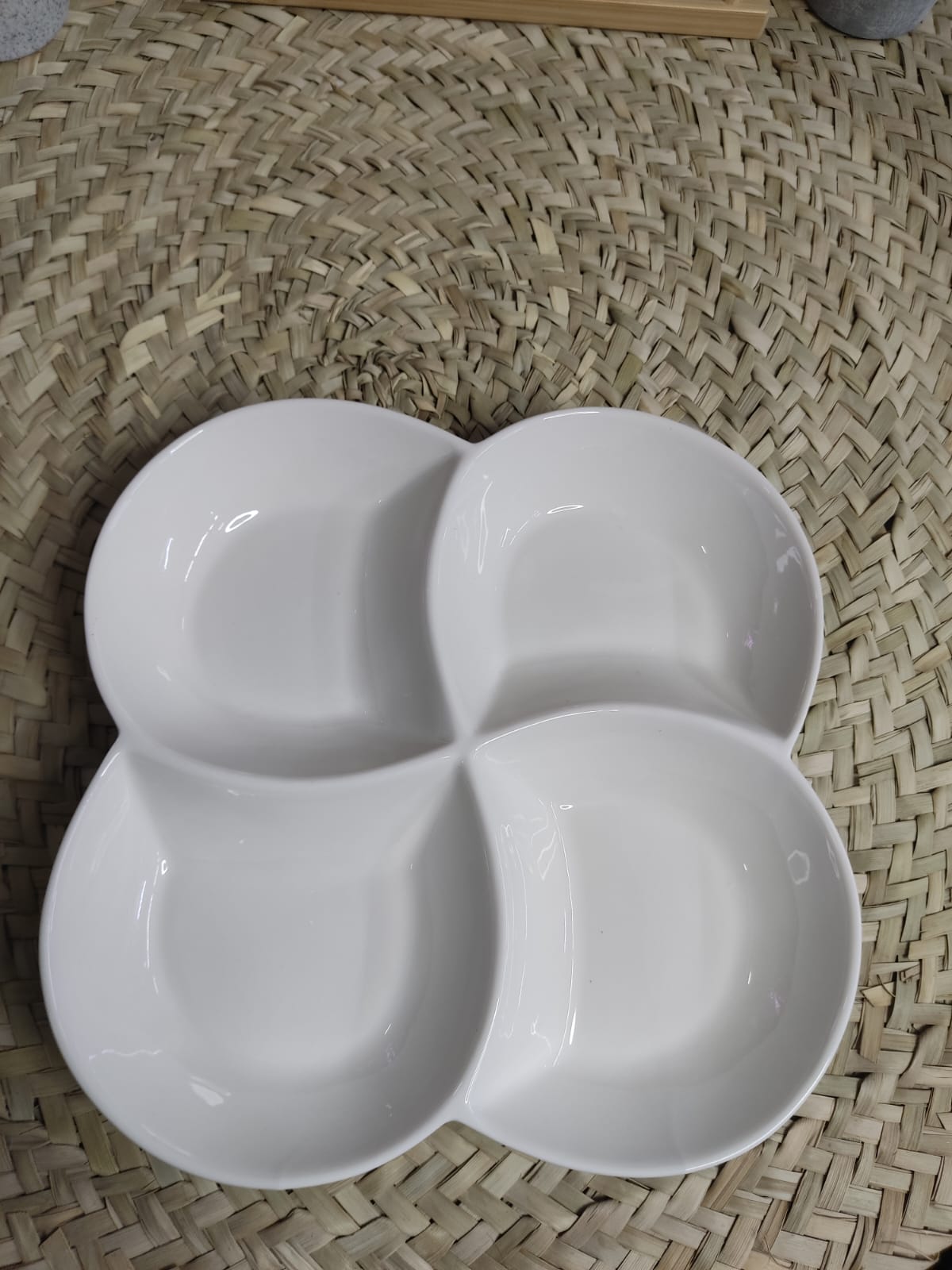 Large Divider Plate (4 compartments) styl2 - Diqqawi Plates