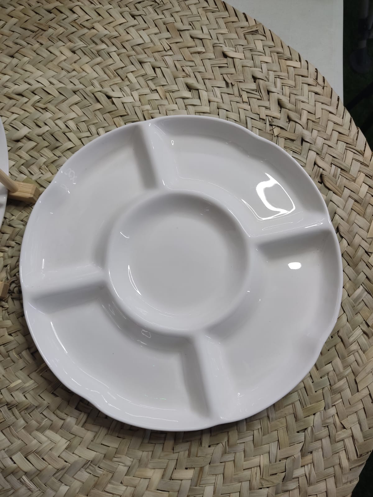 Rounded Divider Plate (5 compartments) - Diqqawi Plates
