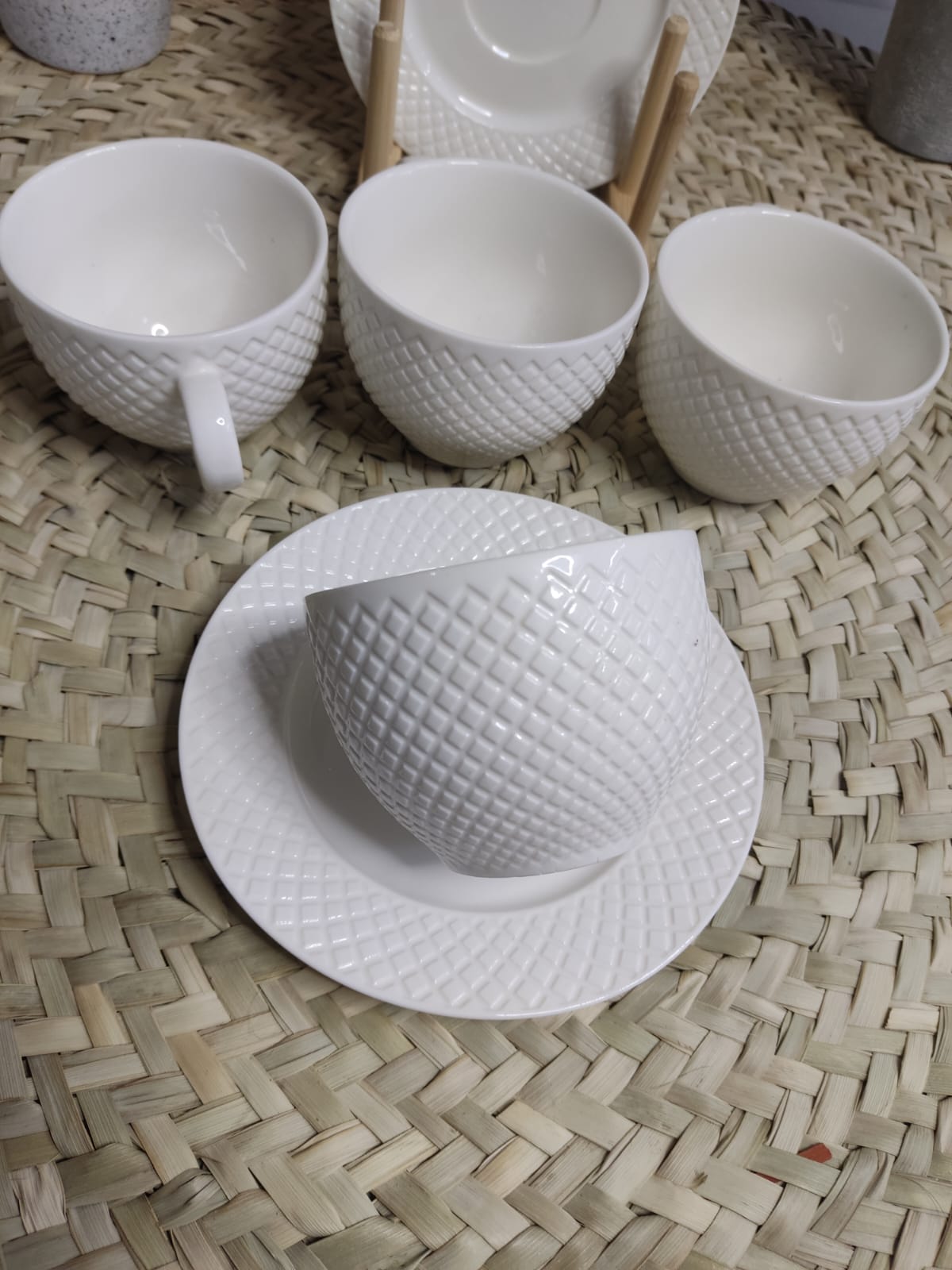 Luxury Tea cup set with rounded bamboo Tray - Diqqawi Plates