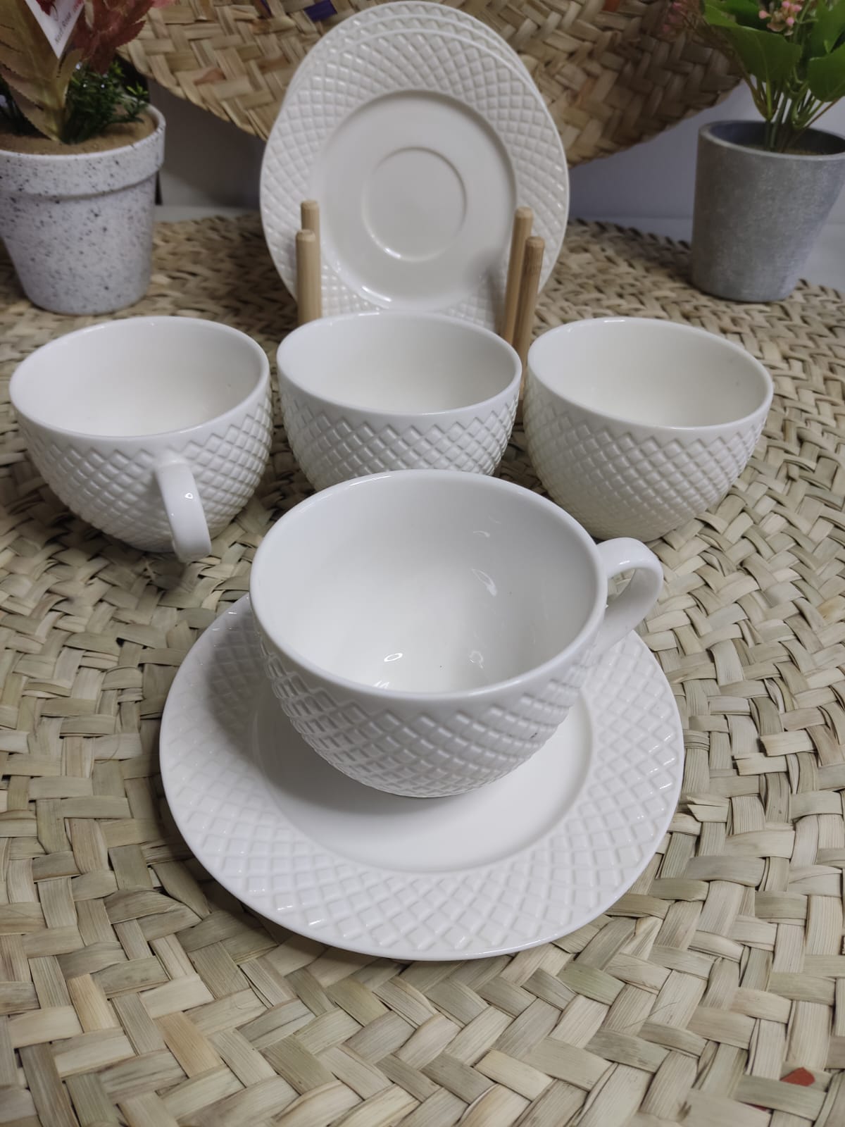 Luxury Tea cup set with rounded bamboo Tray - Diqqawi Plates