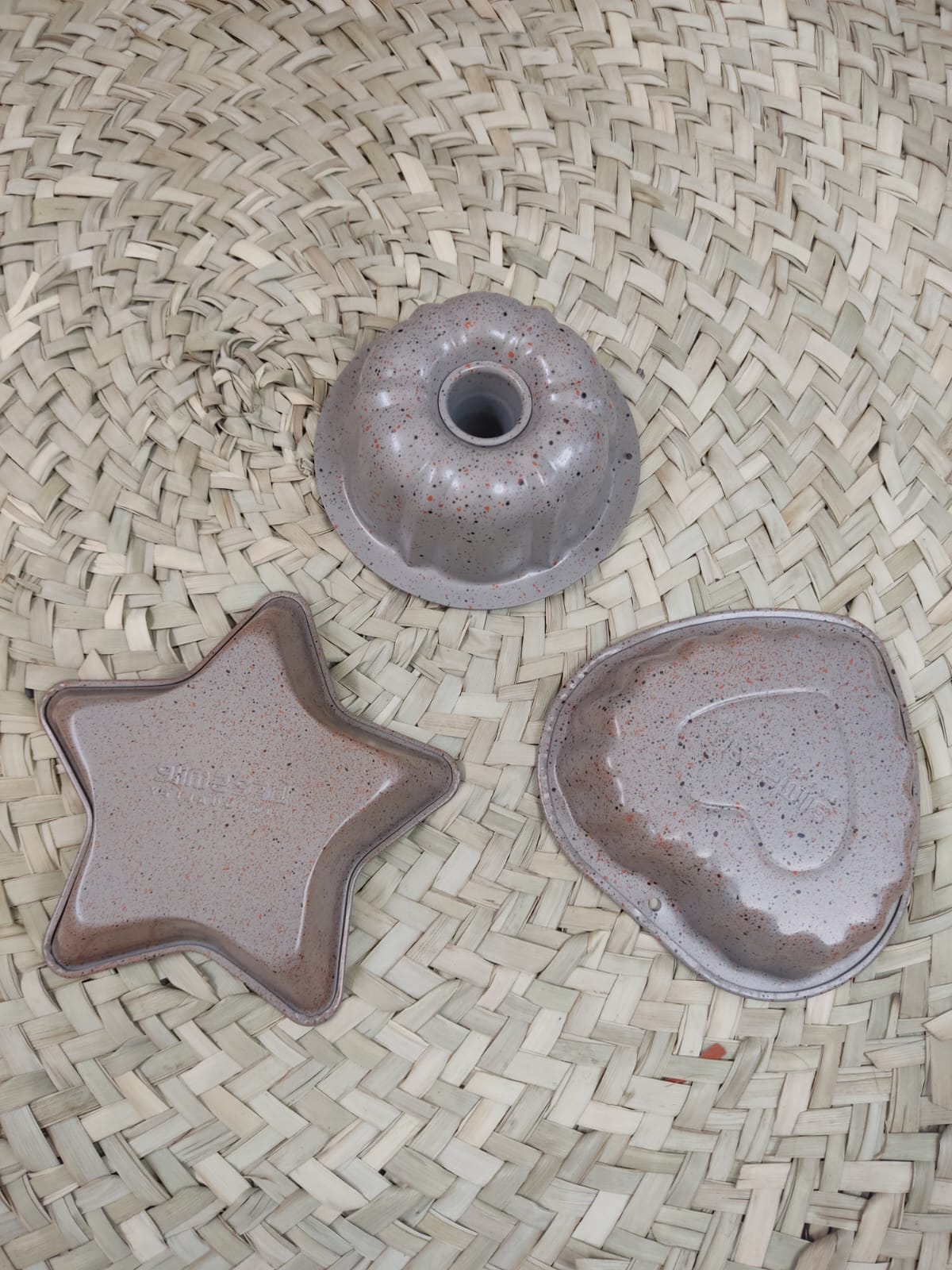 Non Stick Fluted Cake Pan - Diqqawi Plates