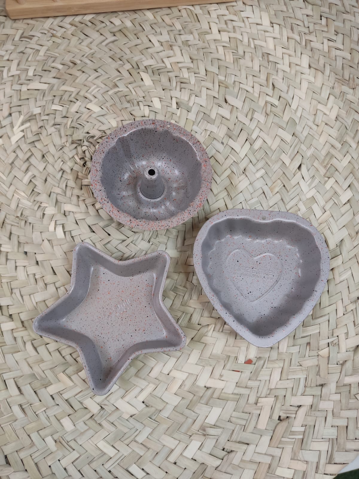 Non Stick Fluted Cake Pan - Diqqawi Plates