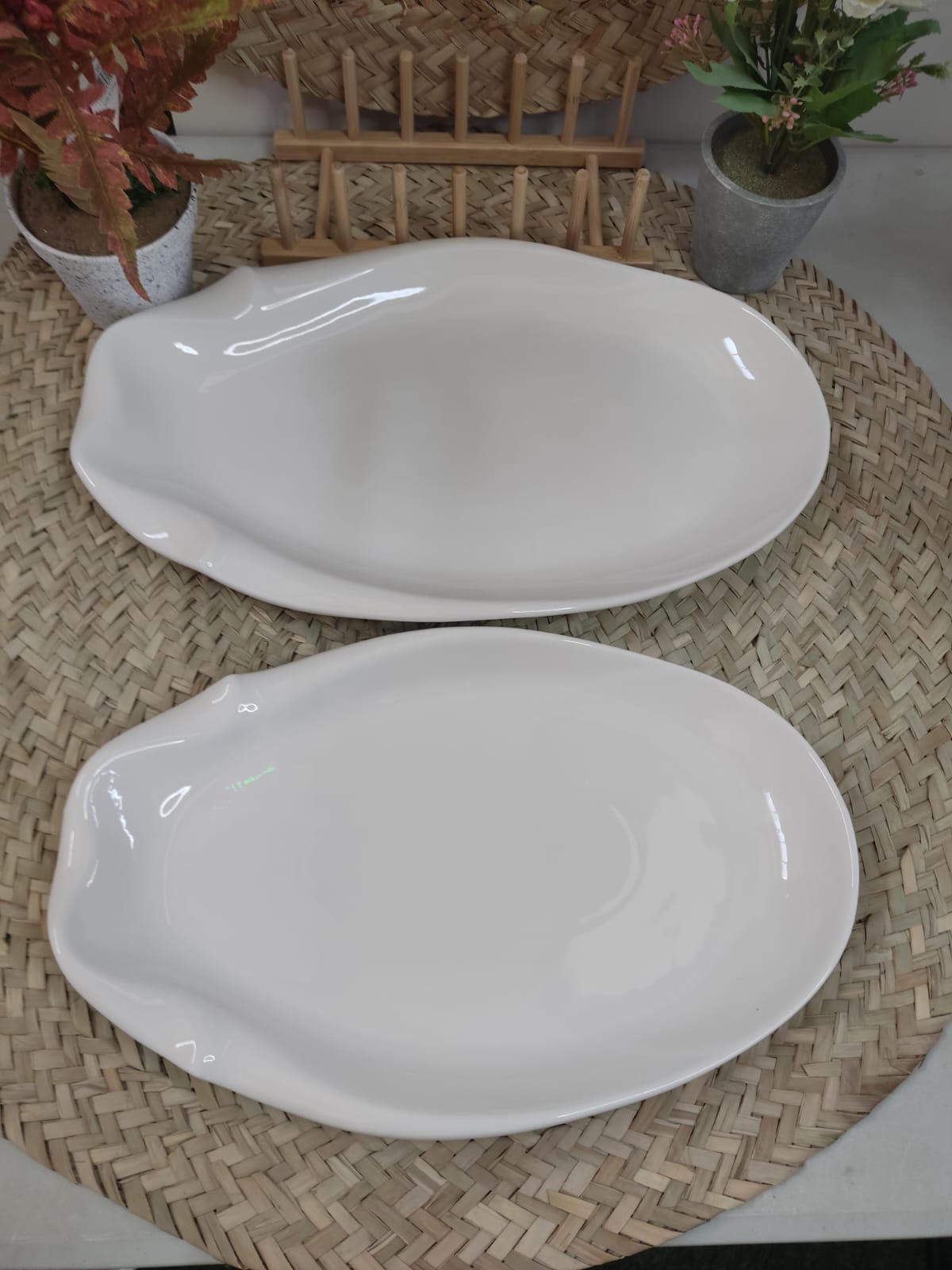 Luxury High-Quality Porcelain Oval Serving Plate - Diqqawi Plates