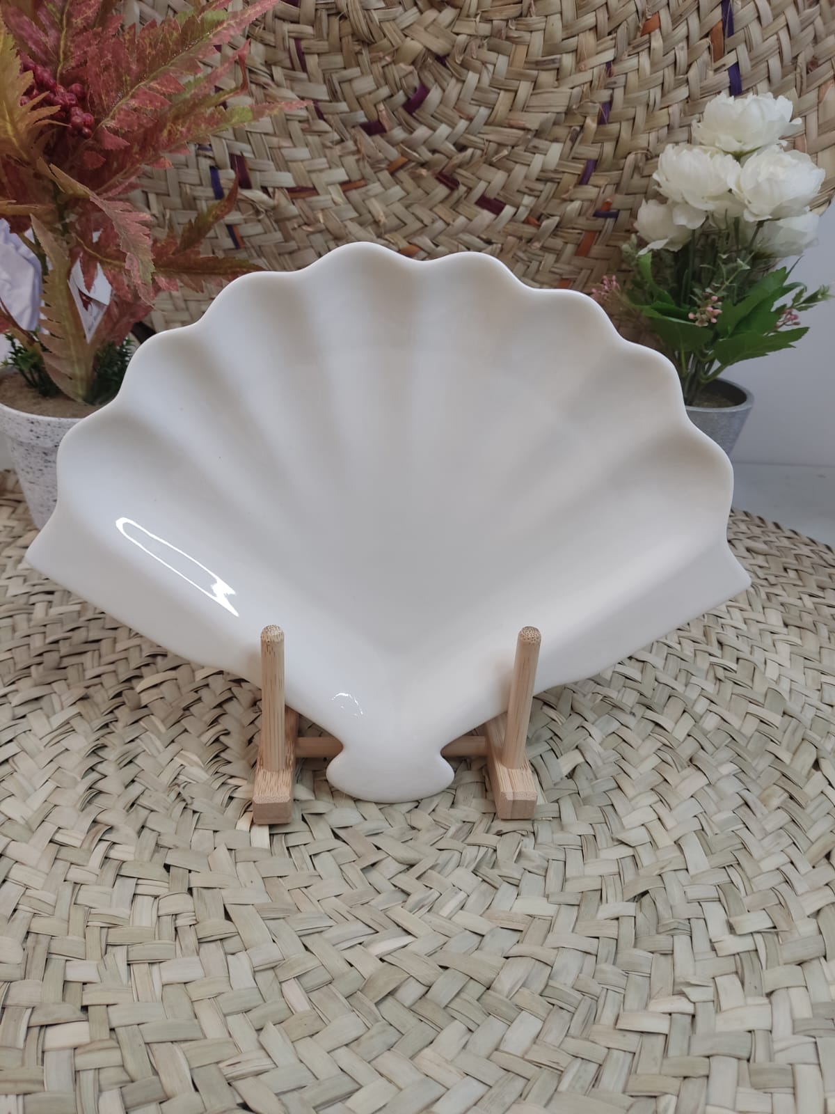 Luxury High-Quality Porcelain Shell-Shaped Serving Plate - Diqqawi Plates