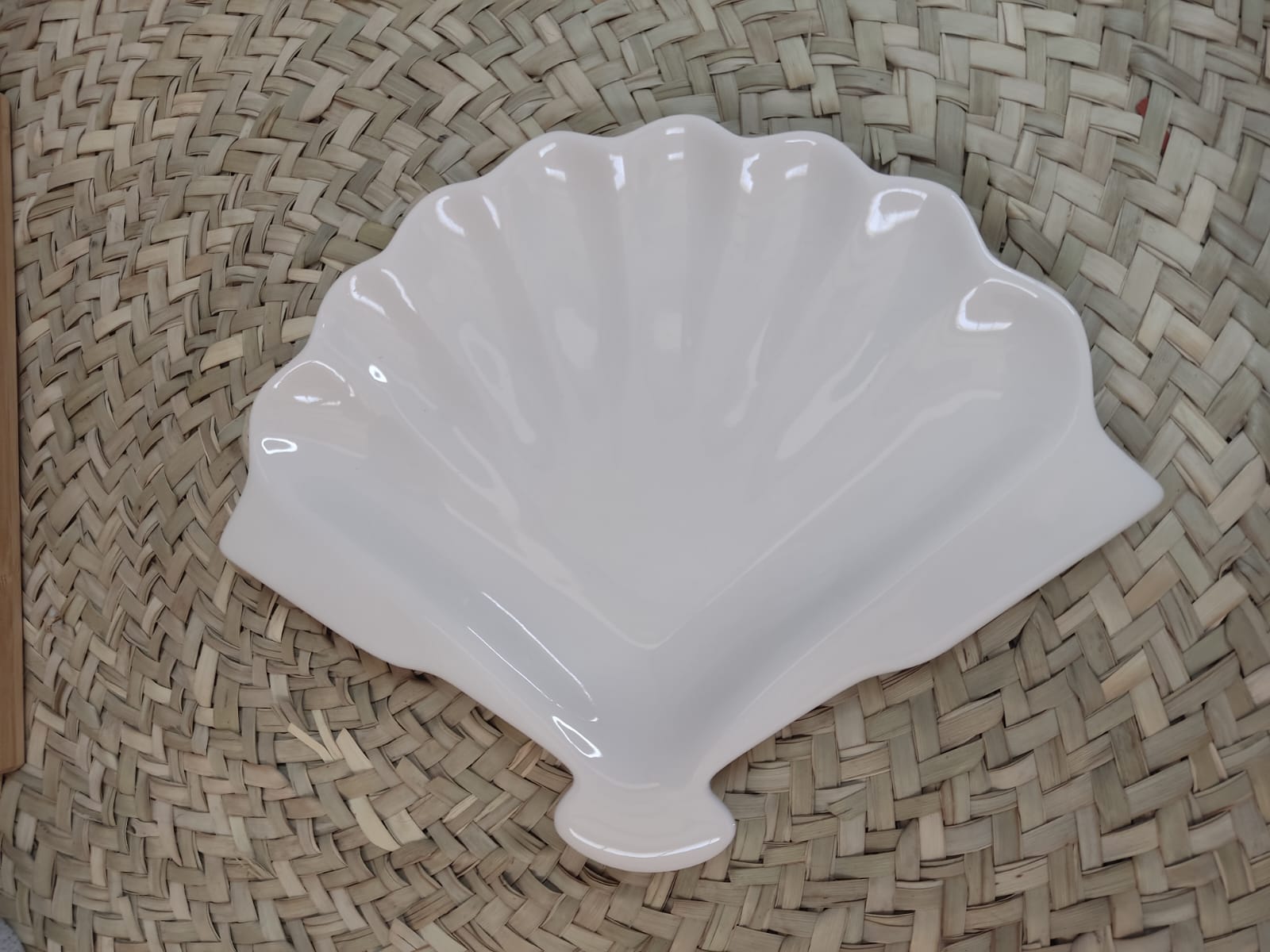 Luxury High-Quality Porcelain Shell-Shaped Serving Plate - Diqqawi Plates