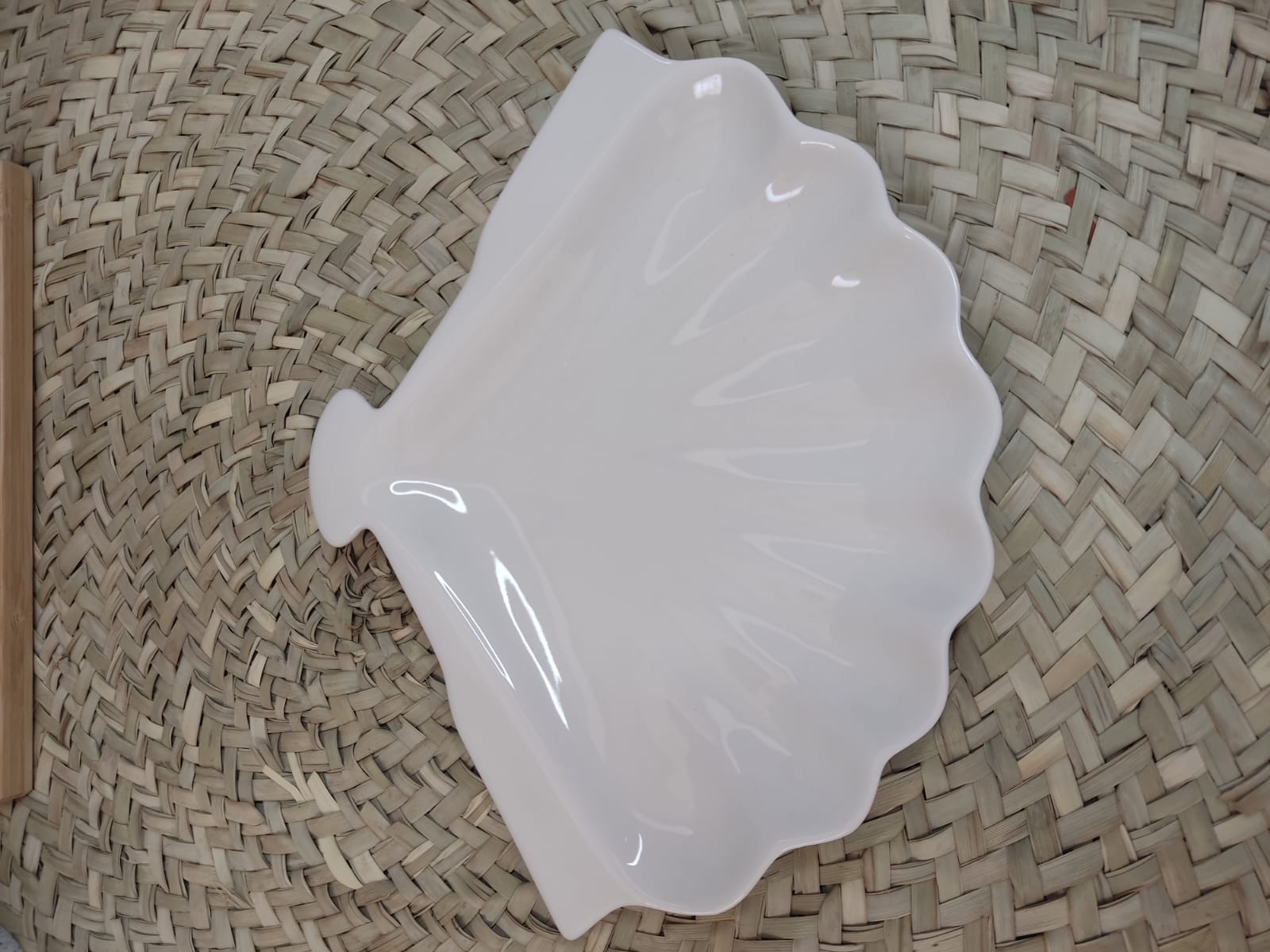 Luxury High-Quality Porcelain Shell-Shaped Serving Plate - Diqqawi Plates