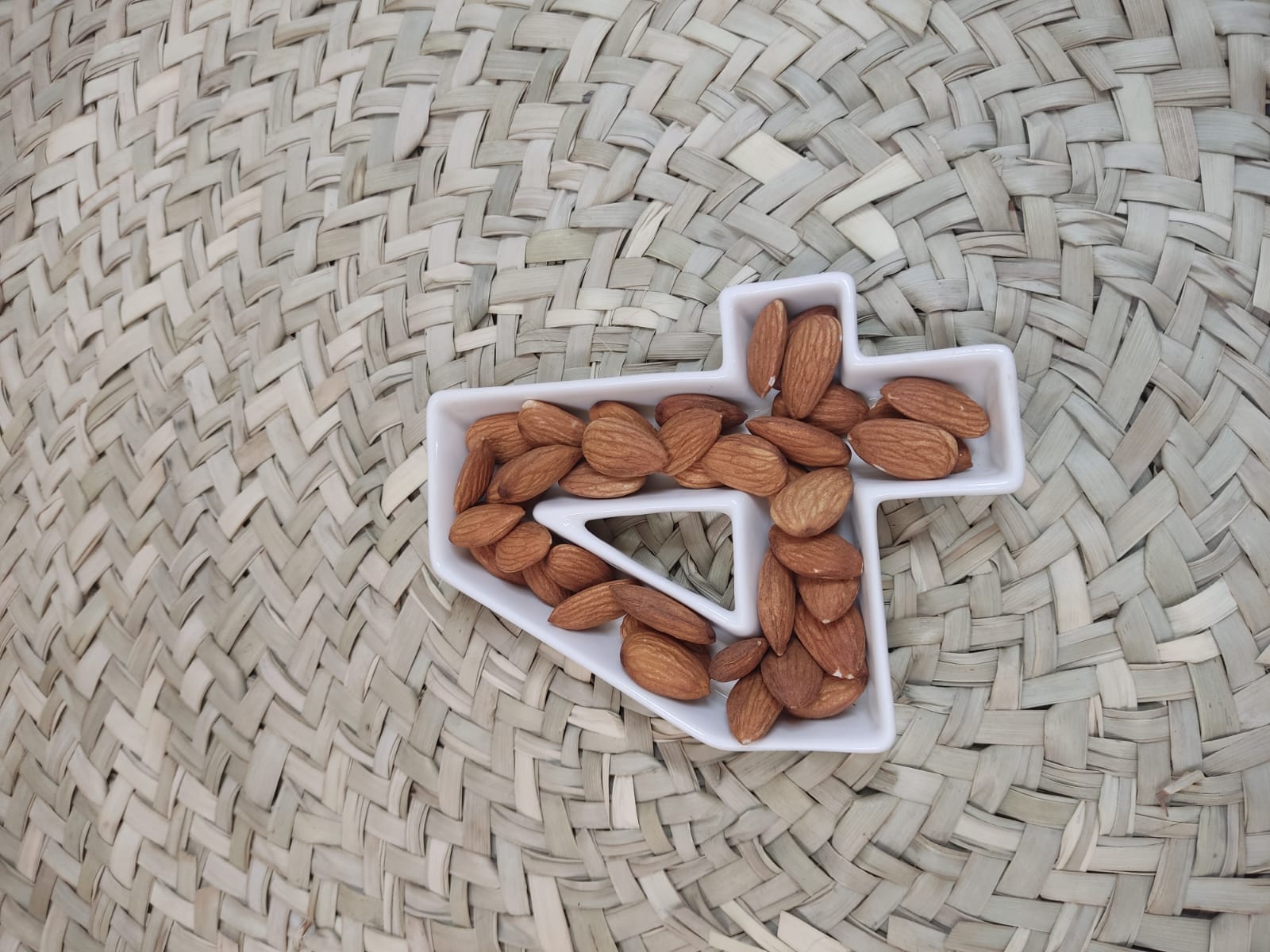 Porcelain Number 4 stylish Plate - Diqqawi Plates