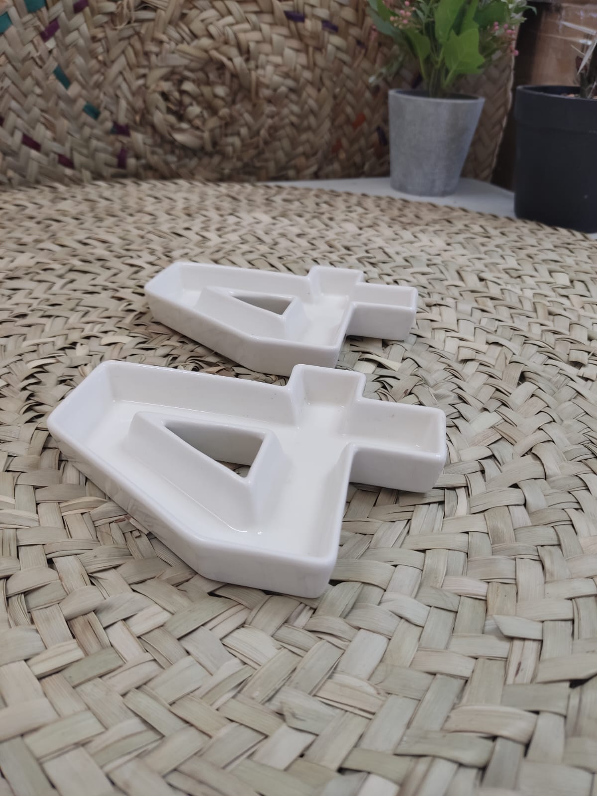 Porcelain Number 4 stylish Plate - Diqqawi Plates