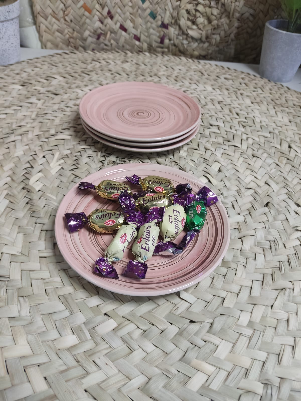 Small circular pattern Porcelain Plate 16 cm - Diqqawi Plates