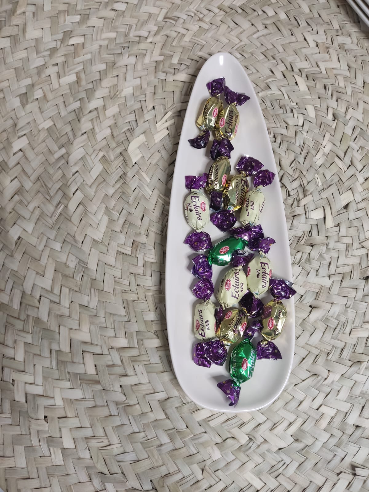 High-Quality Large Porcelain Oval Serving Plate styl8 - Diqqawi Plates