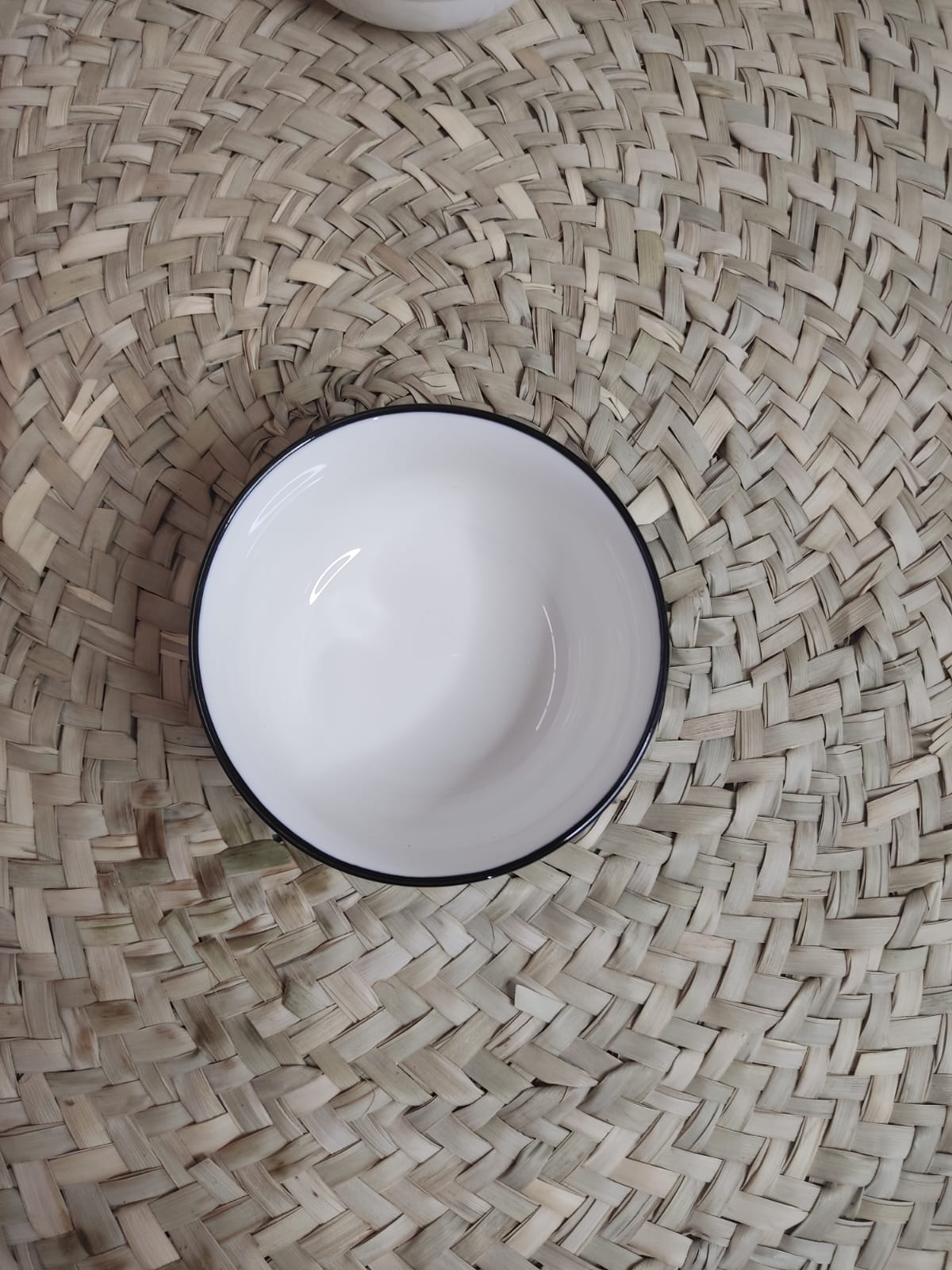 Medium Luxury Porcelain Bowl with Balck Rim - Diqqawi Plates