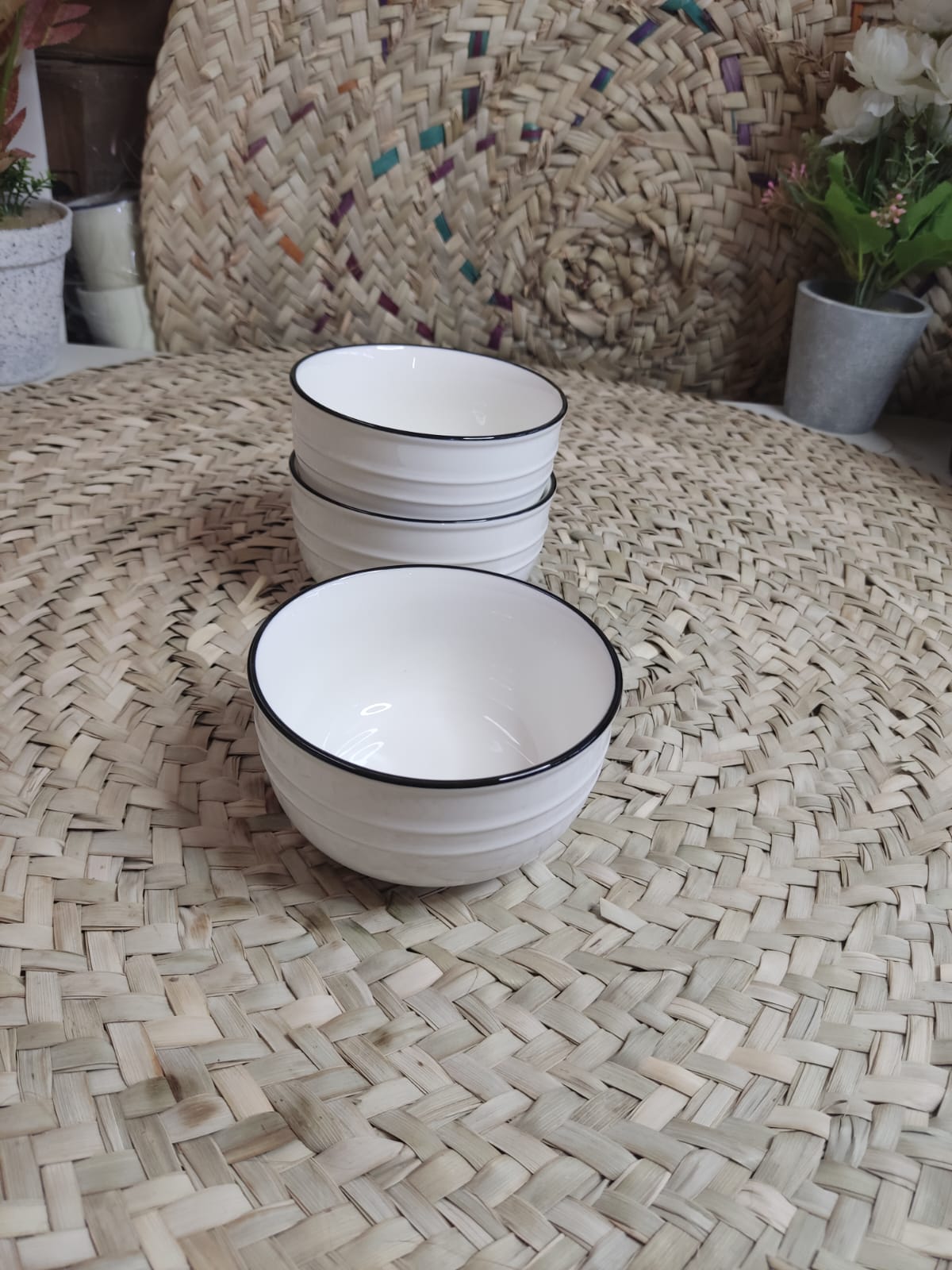 Medium Luxury Porcelain Bowl with Balck Rim - Diqqawi Plates