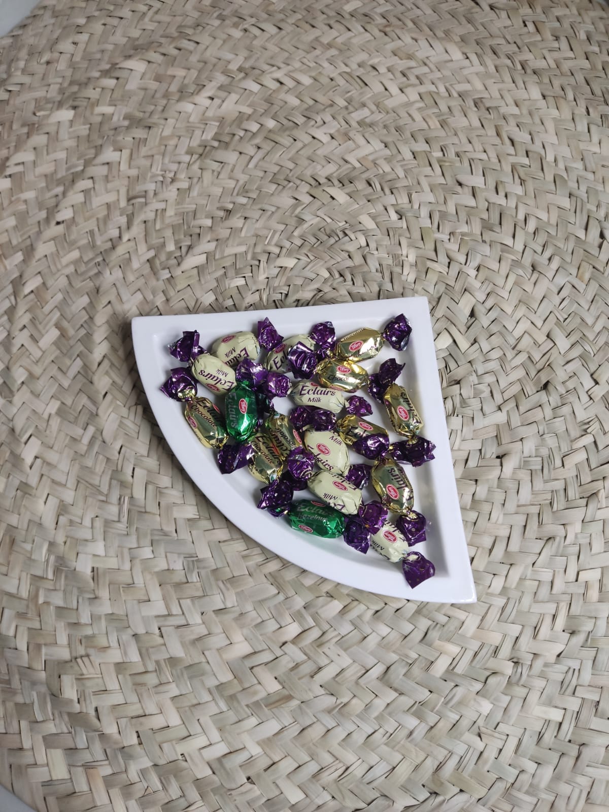 Elegance White Porcelain Triangular Plate - Diqqawi Plates