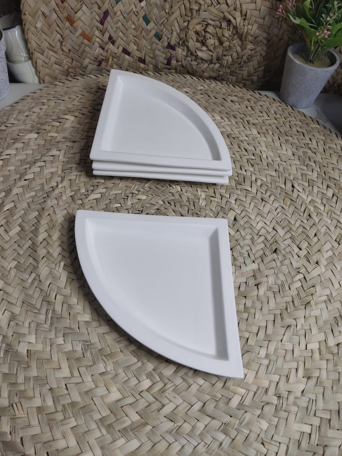 Elegance White Porcelain Triangular Plate - Diqqawi Plates
