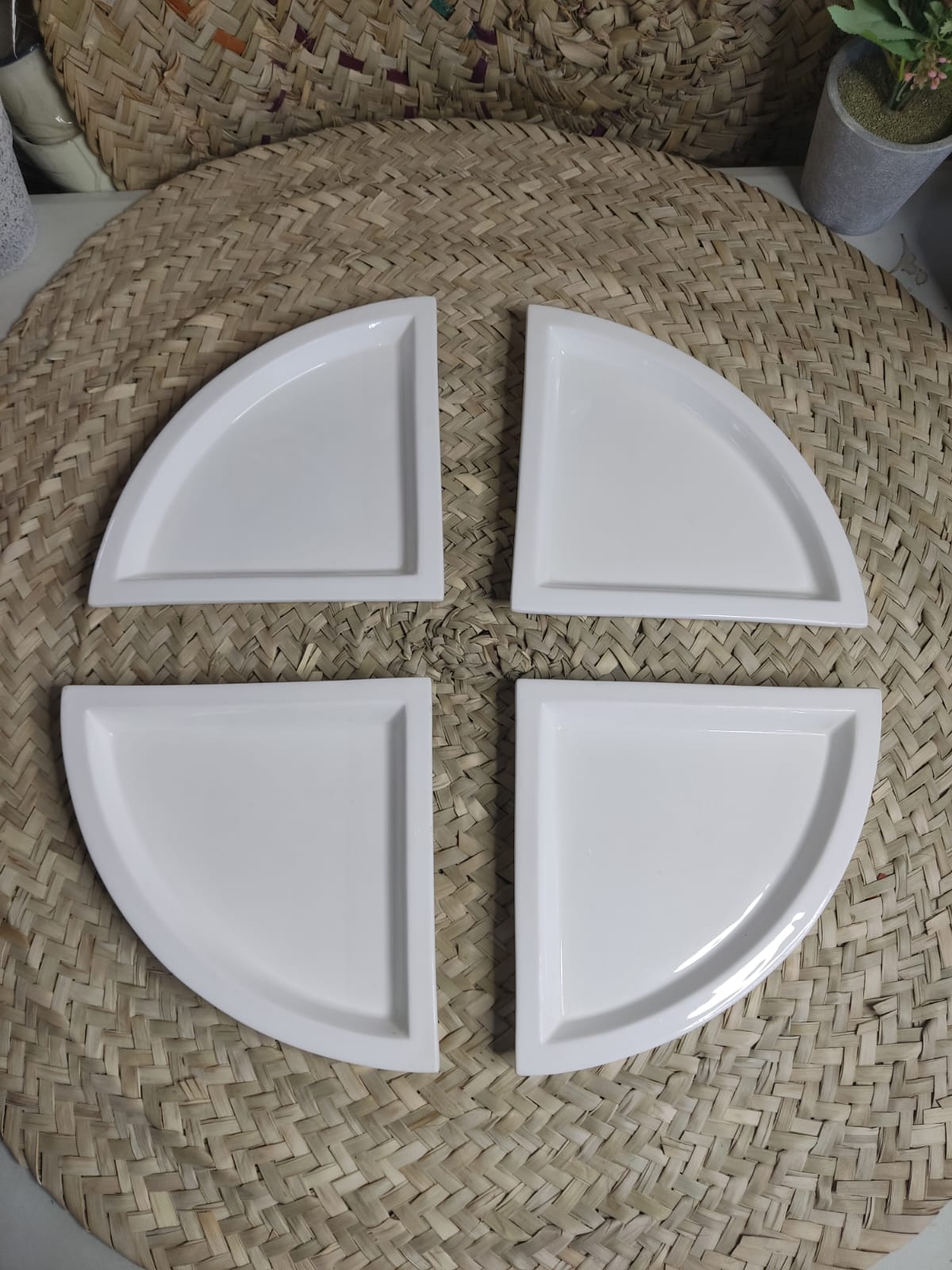 Elegance White Porcelain Triangular Plate - Diqqawi Plates