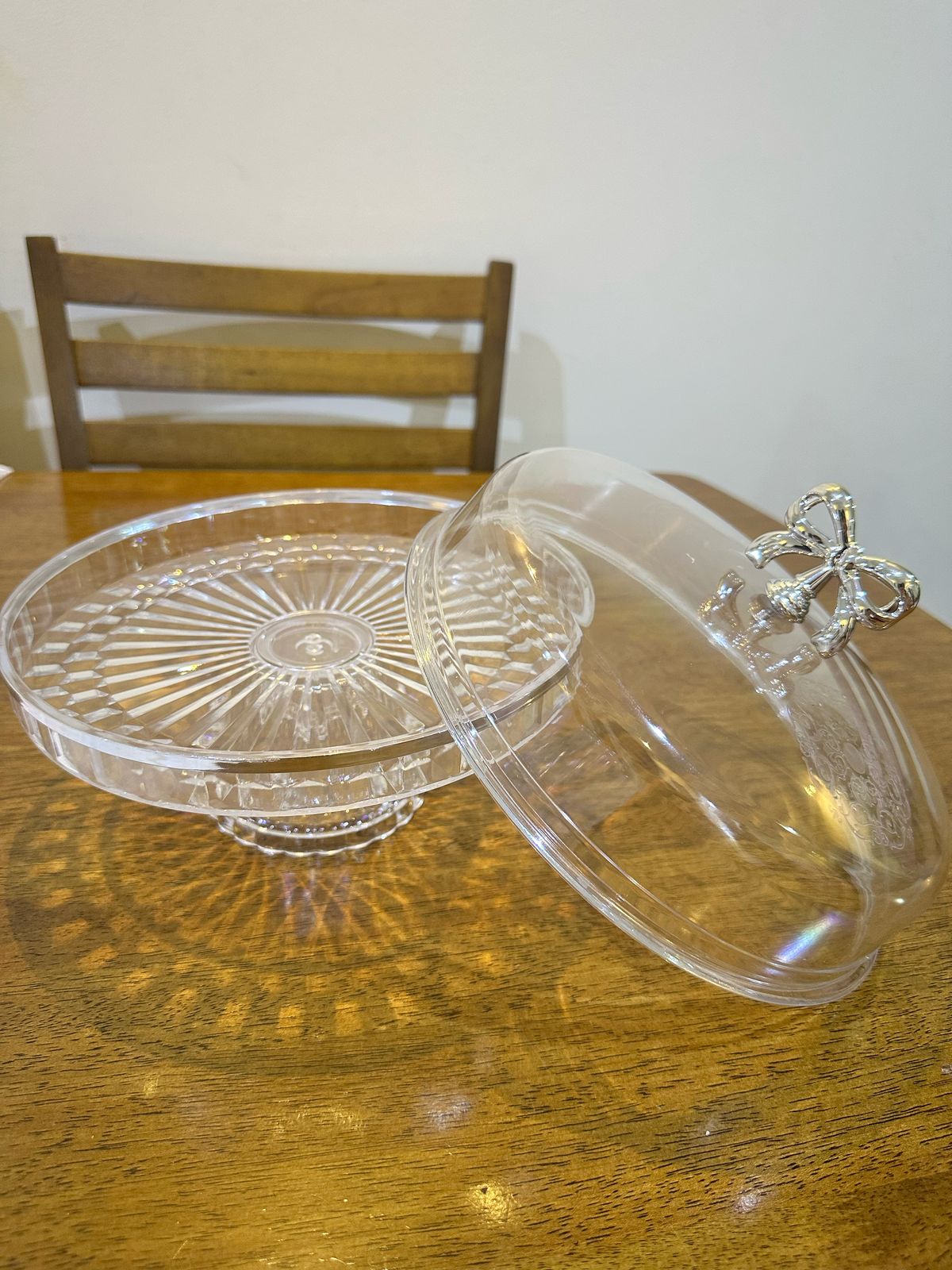 Elegant Acrylic Cake Stand with Cover