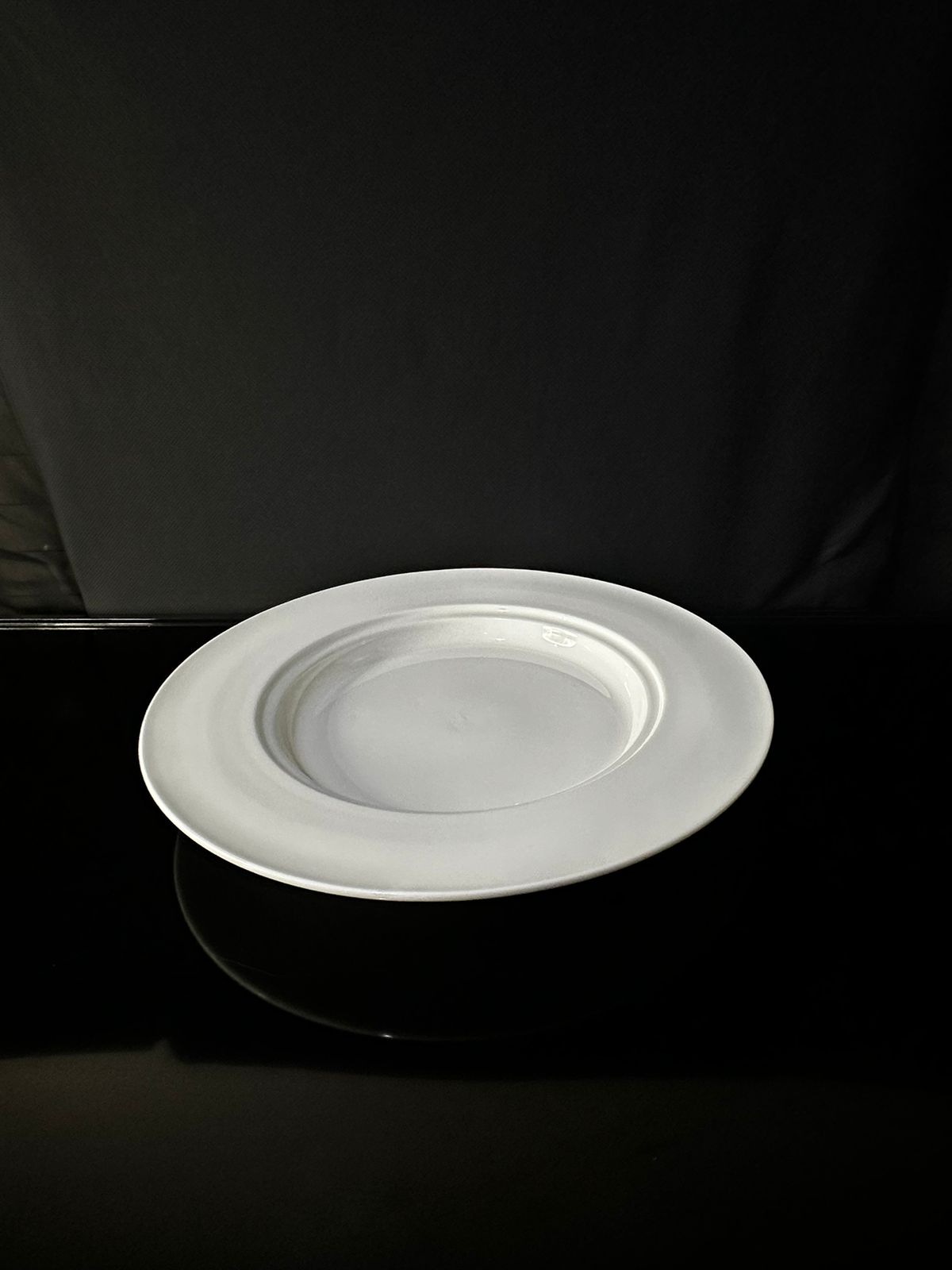 circle Bright White Porcelain Flat Plate sty8 - Diqqawi Plates