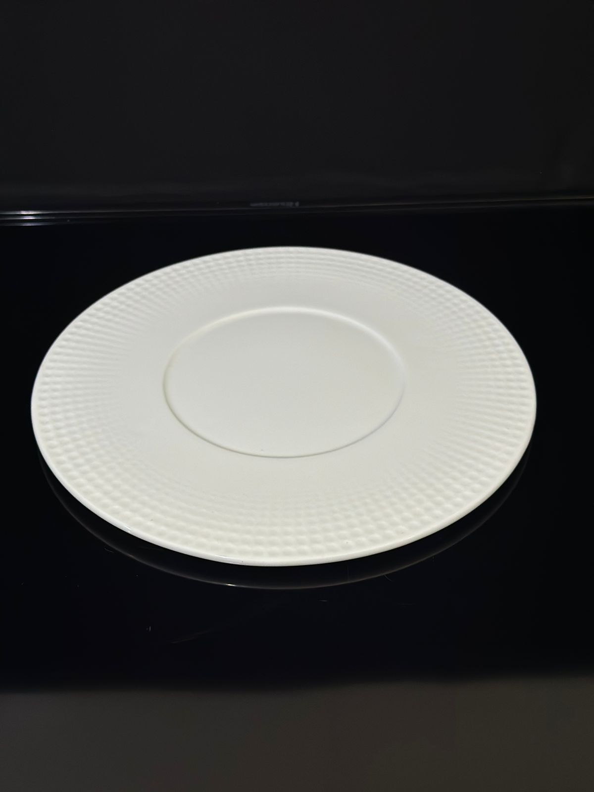 Decorative circle Bright White Porcelain Flat Plate styl7 - Diqqawi Plates