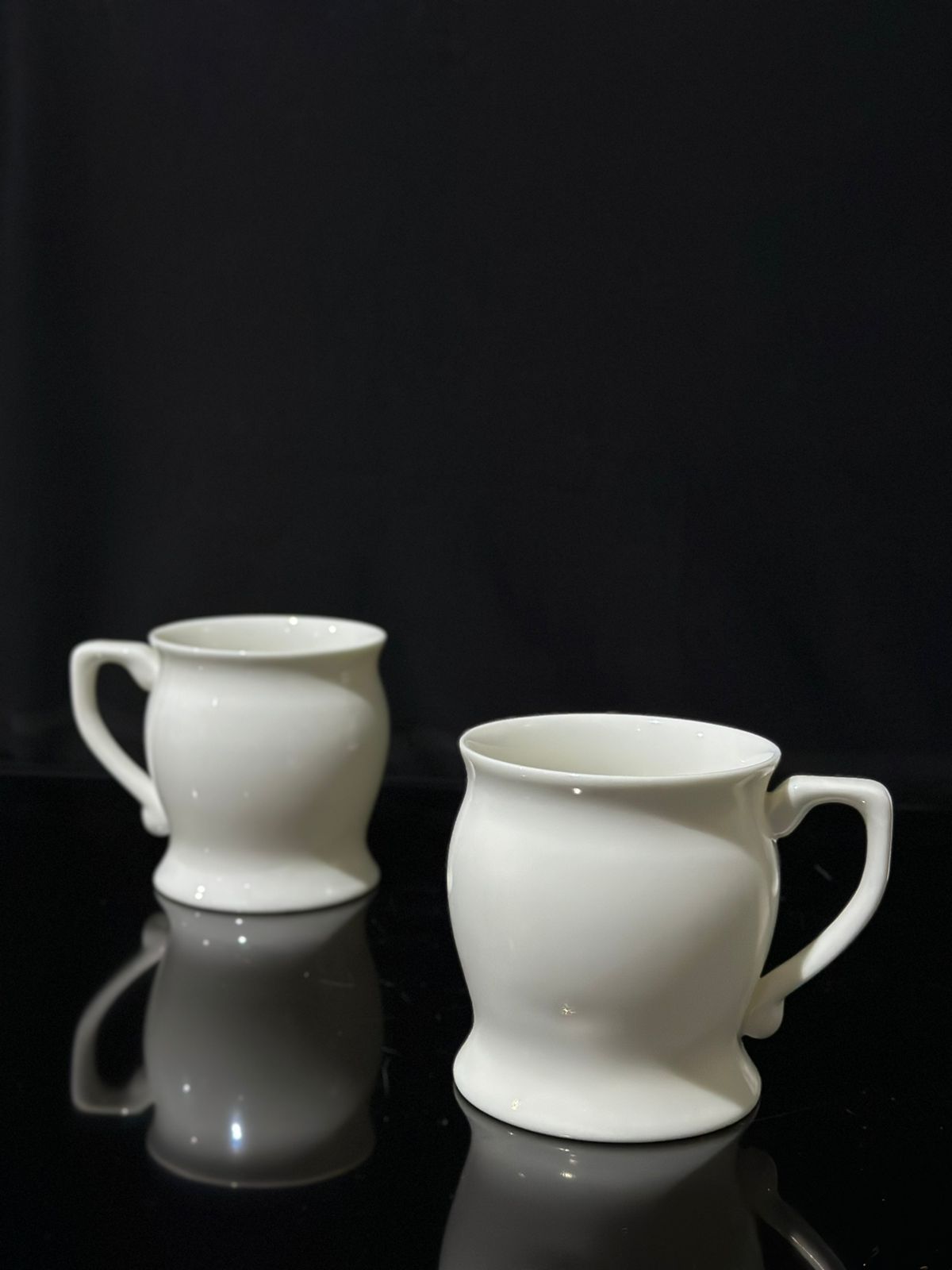 Elegant Curved Porcelain Mug with handle - Diqqawi Plates