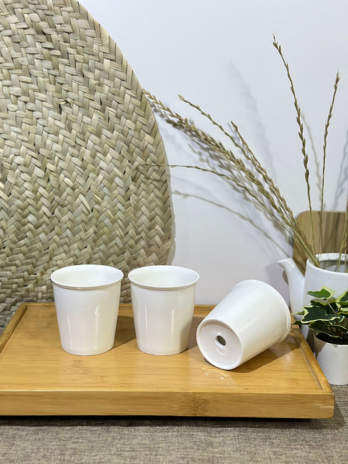 Medium porcelain vase for multiple purpose - Diqqawi Plates