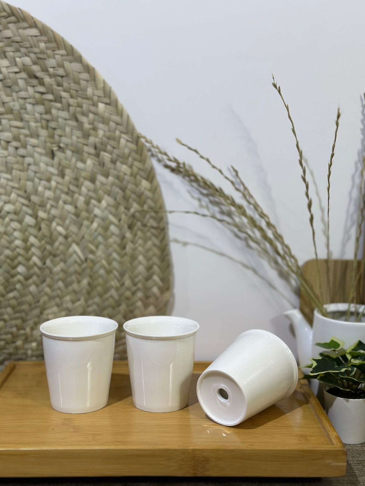 Medium porcelain vase for multiple purpose - Diqqawi Plates
