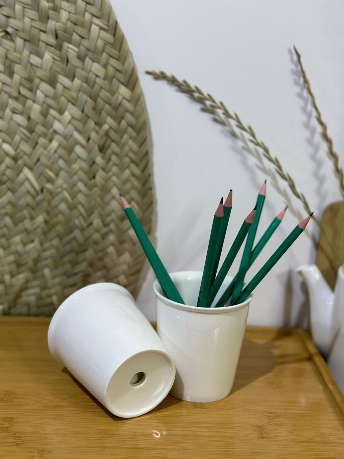 Medium porcelain vase for multiple purpose - Diqqawi Plates
