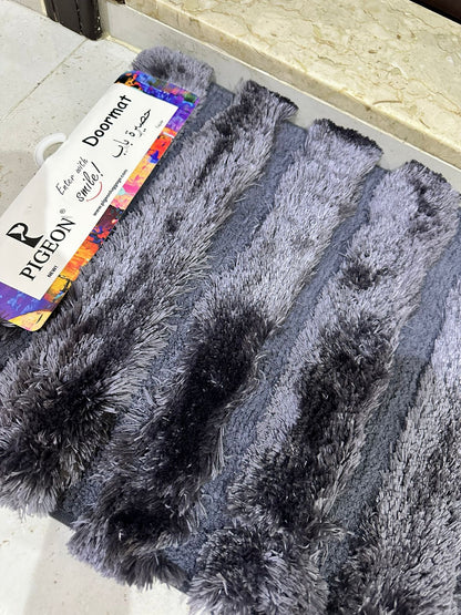 Small Stylish Fur Rug for the Bedroom - Diqqawi Plates
