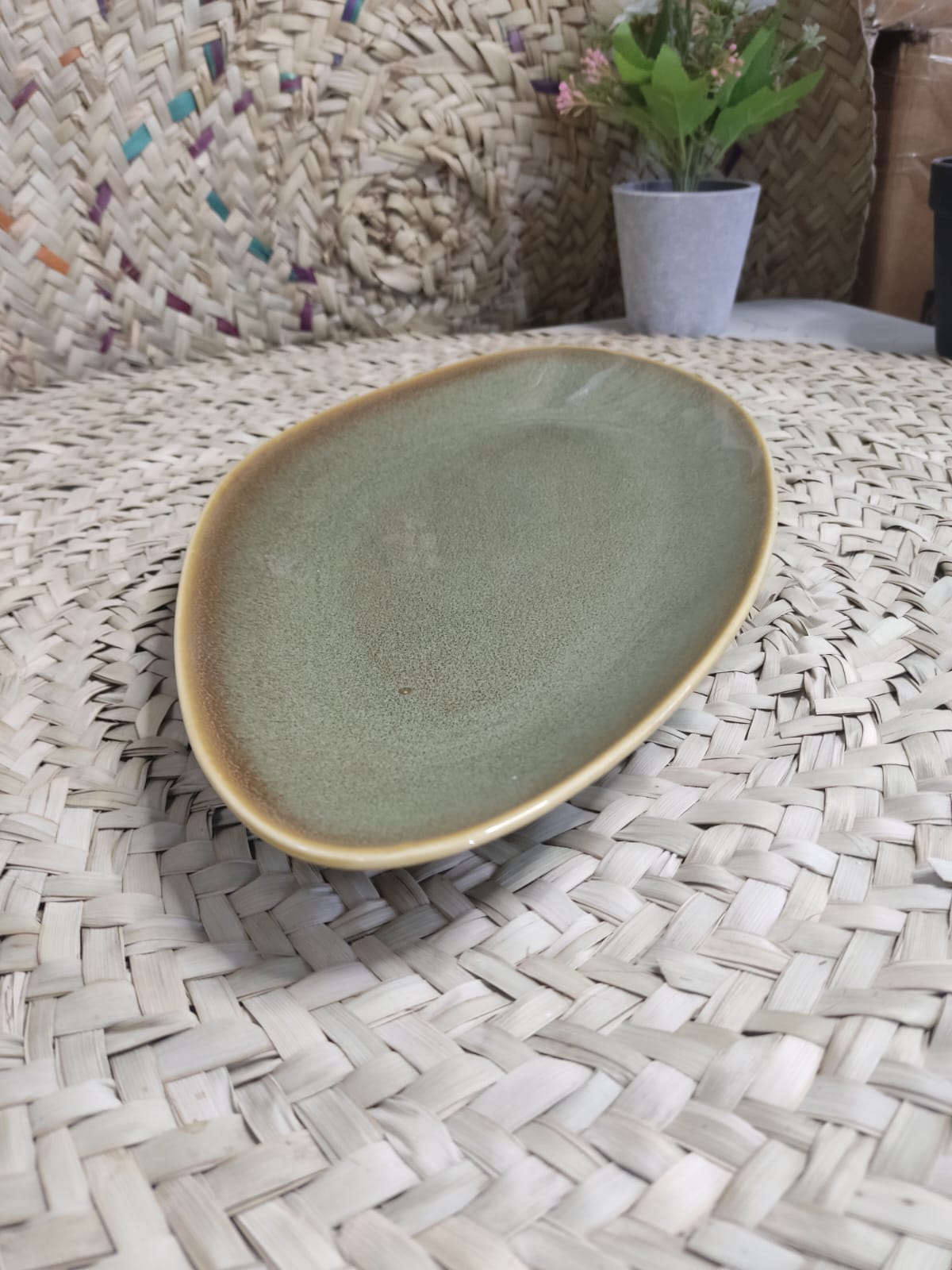 Large Oval Ceramic Plate with Greenish-Brown Gradient - Diqqawi Plates